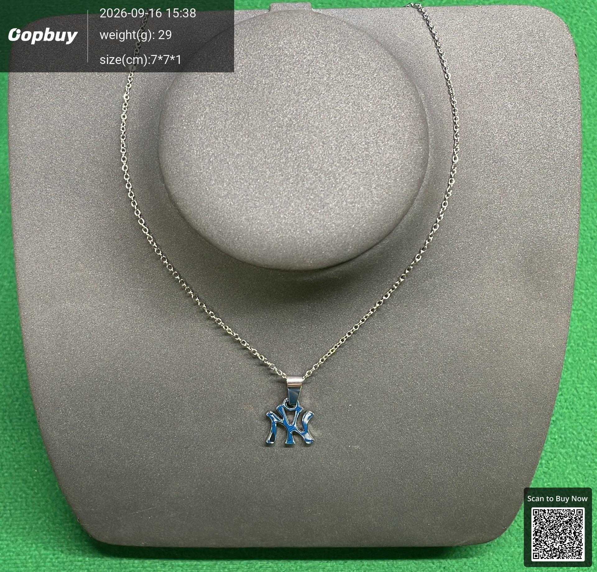 Foto QC 4 de New York Yankees Necklace Stainless Steel Gold