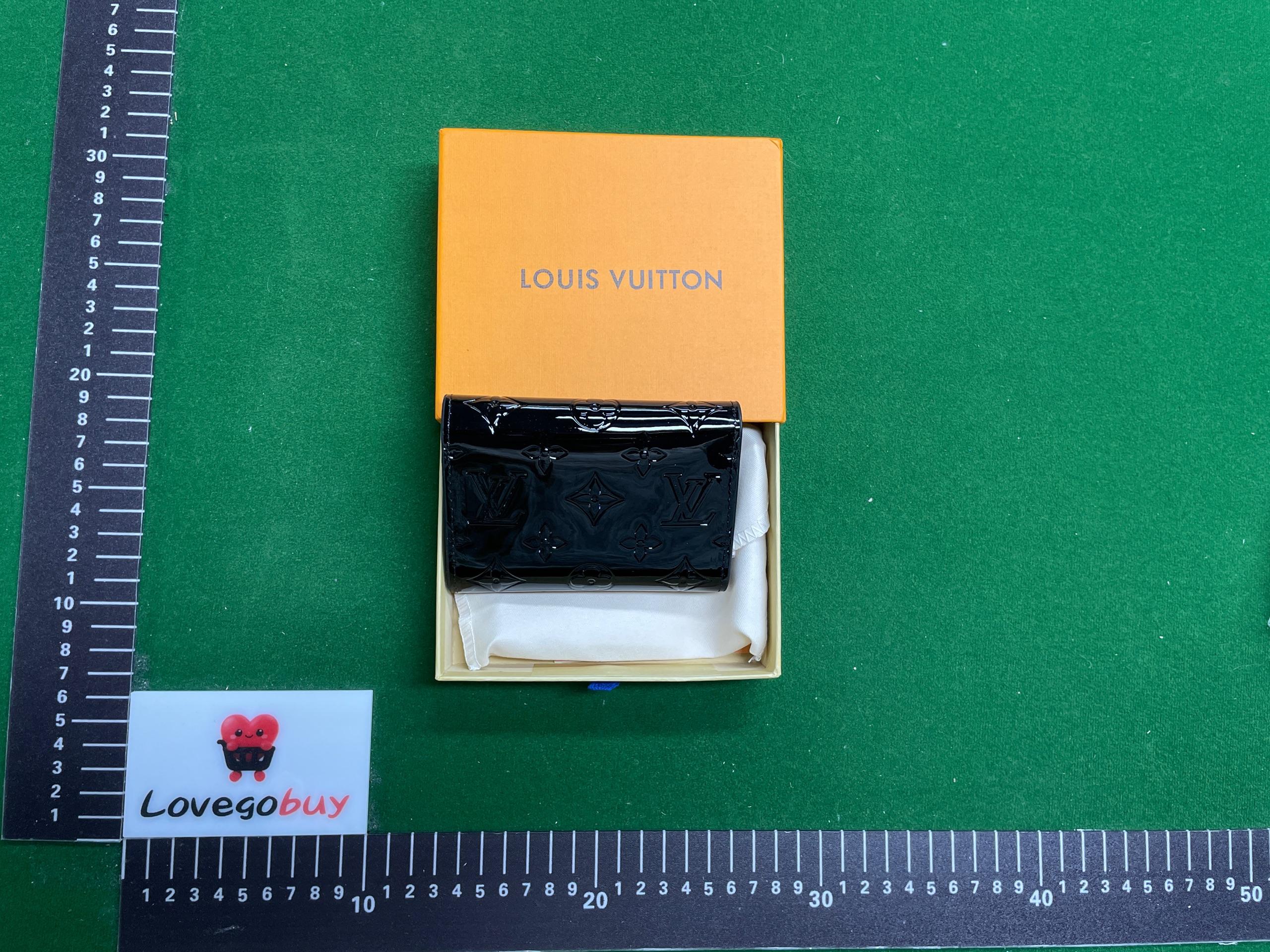 Foto QC 2 de Louis Vuitton Victorine Wallet Monogram Vernis Rose Ballerine