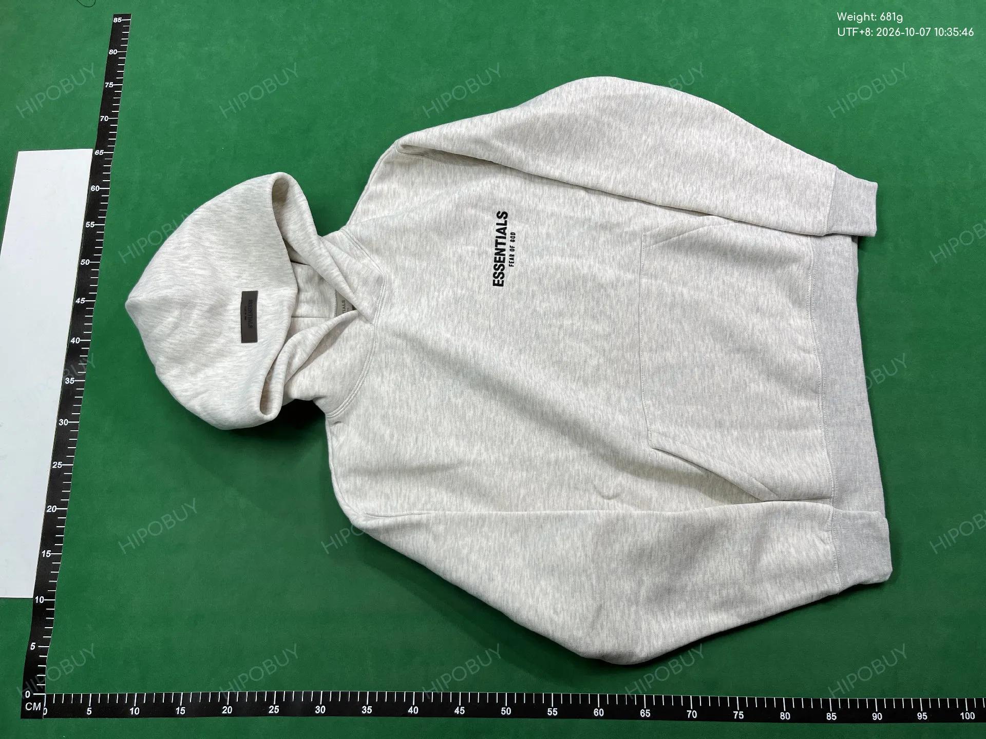 Foto QC 6 de Fear of God Essentials Season 8 Flock Logo Sweater Oatmeal