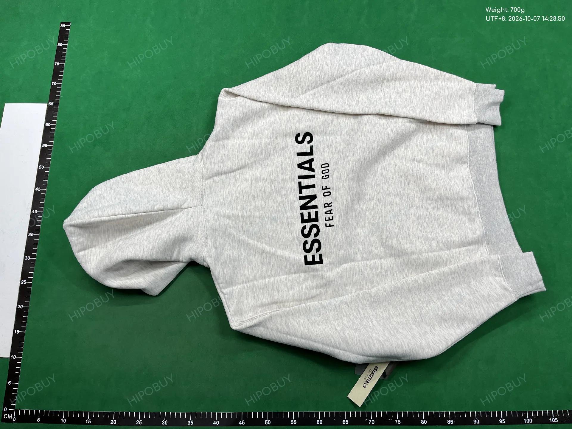 Foto QC 3 de Fear of God Essentials Season 8 Flock Logo Sweater Oatmeal