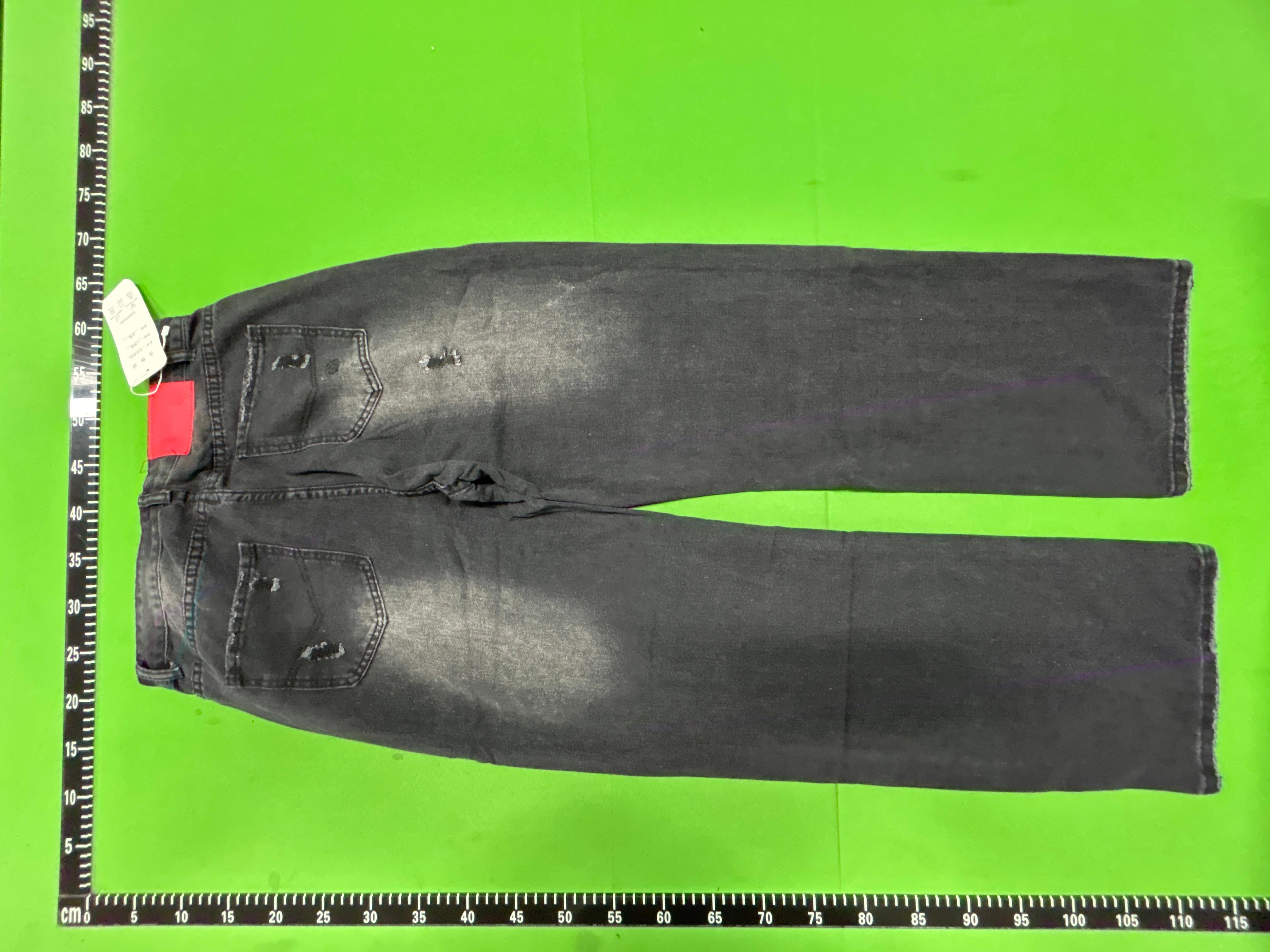 Foto QC 8 de Heaven Can Wait Jeans Distressed Raw Edge Straight Washed Black
