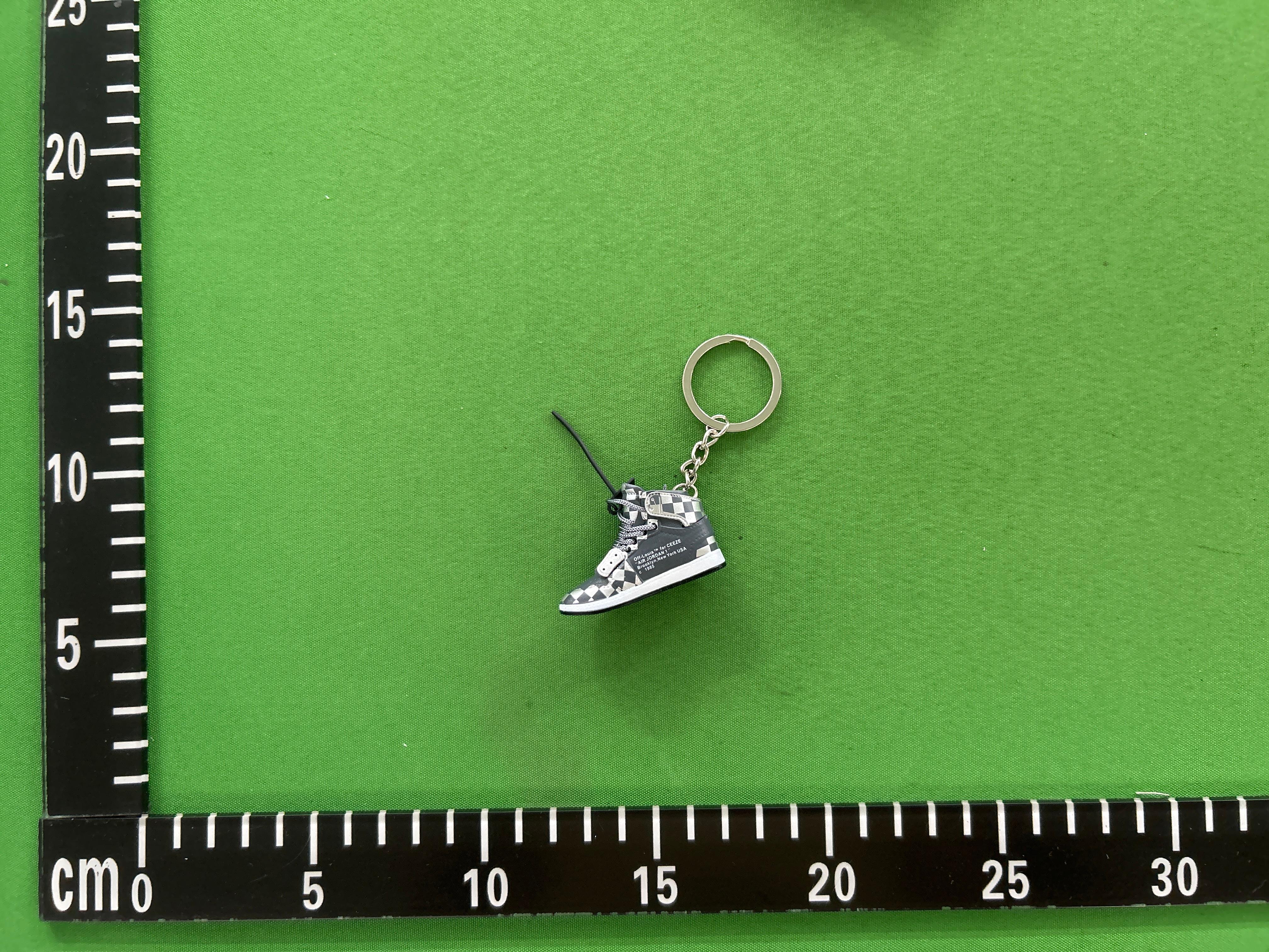 Foto QC 3 de Nike AJ Dunk Kobe 3D Mini Shoe Model Blind Box Series Resin Figure Keychain