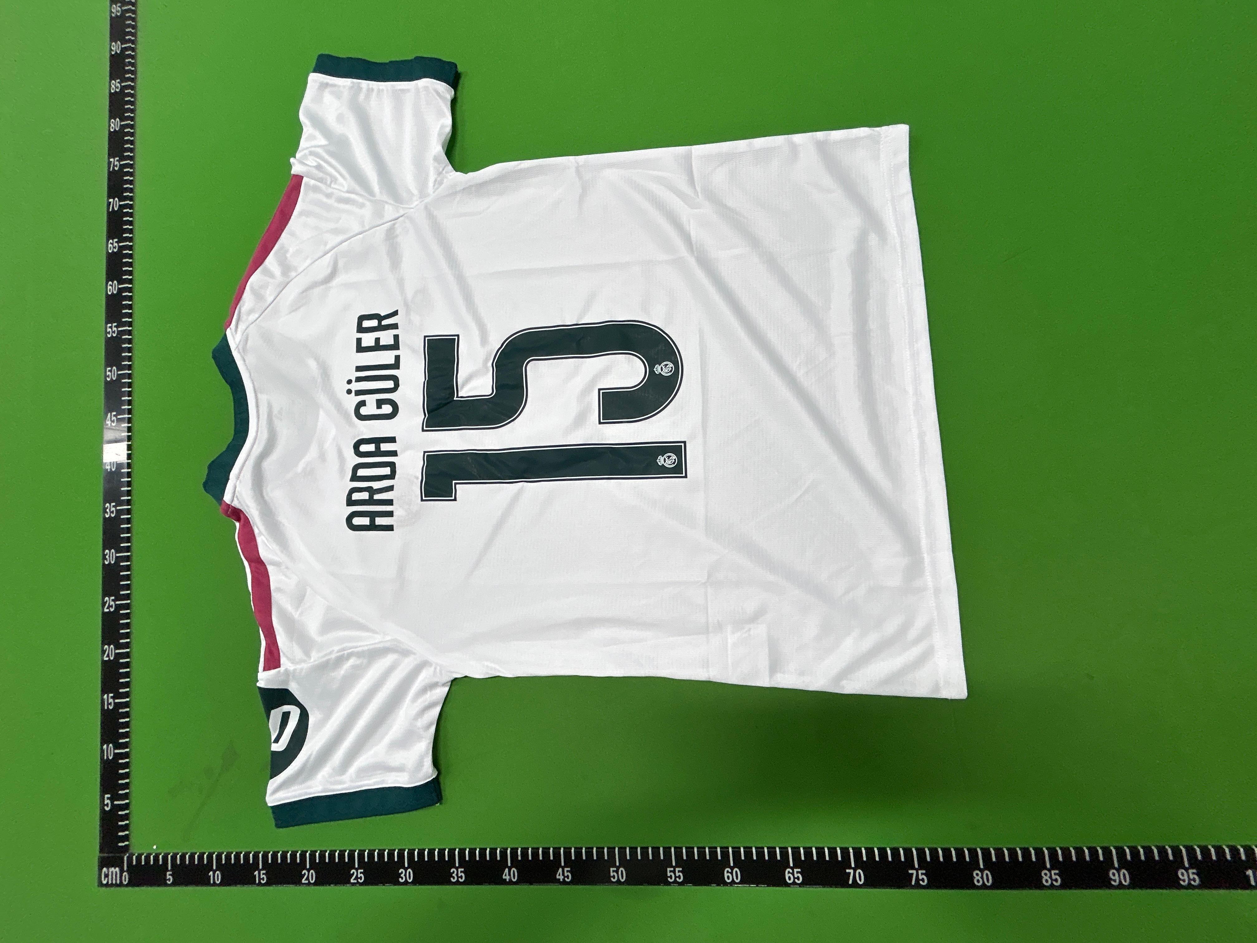 Foto QC 3 de Real Madrid x adidas 2026/27 Third Jersey Pink