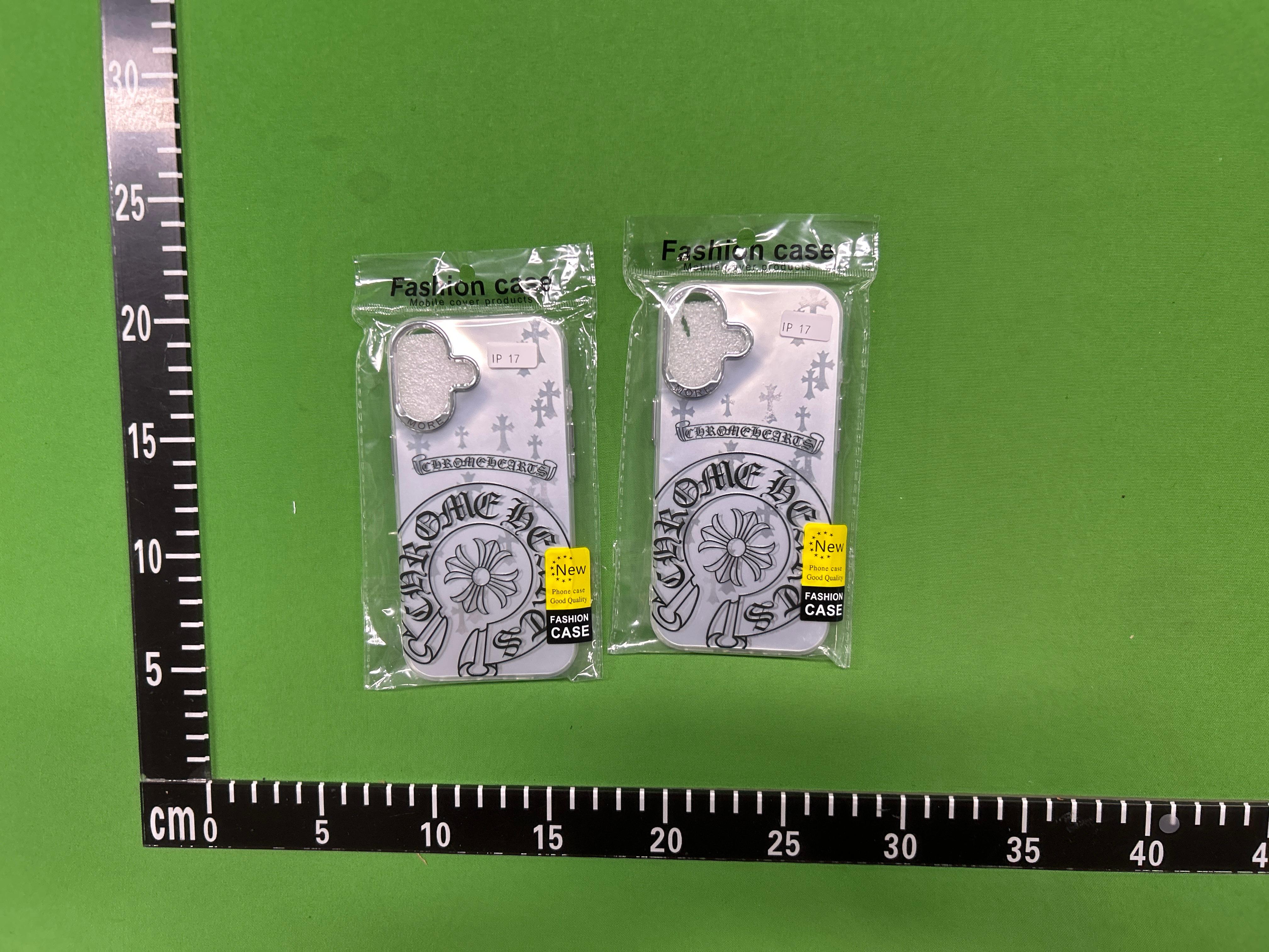 Foto QC 4 de Chrome Hearts Electroplated Case for iPhone 16 Pro Max Silver