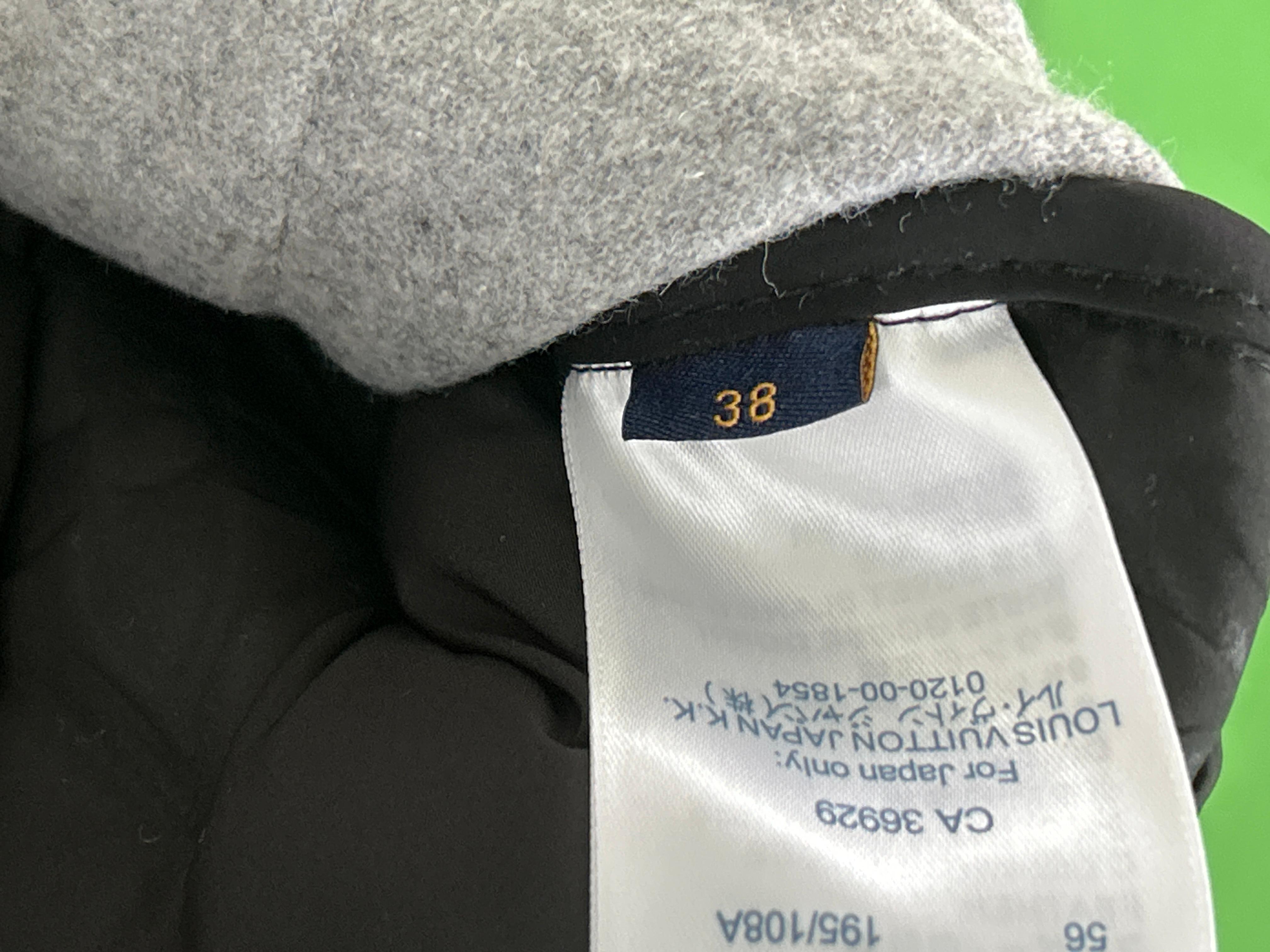 Foto QC 4 de Louis Vuitton Monogram Embossed Wool Puffer Jacket Grey
