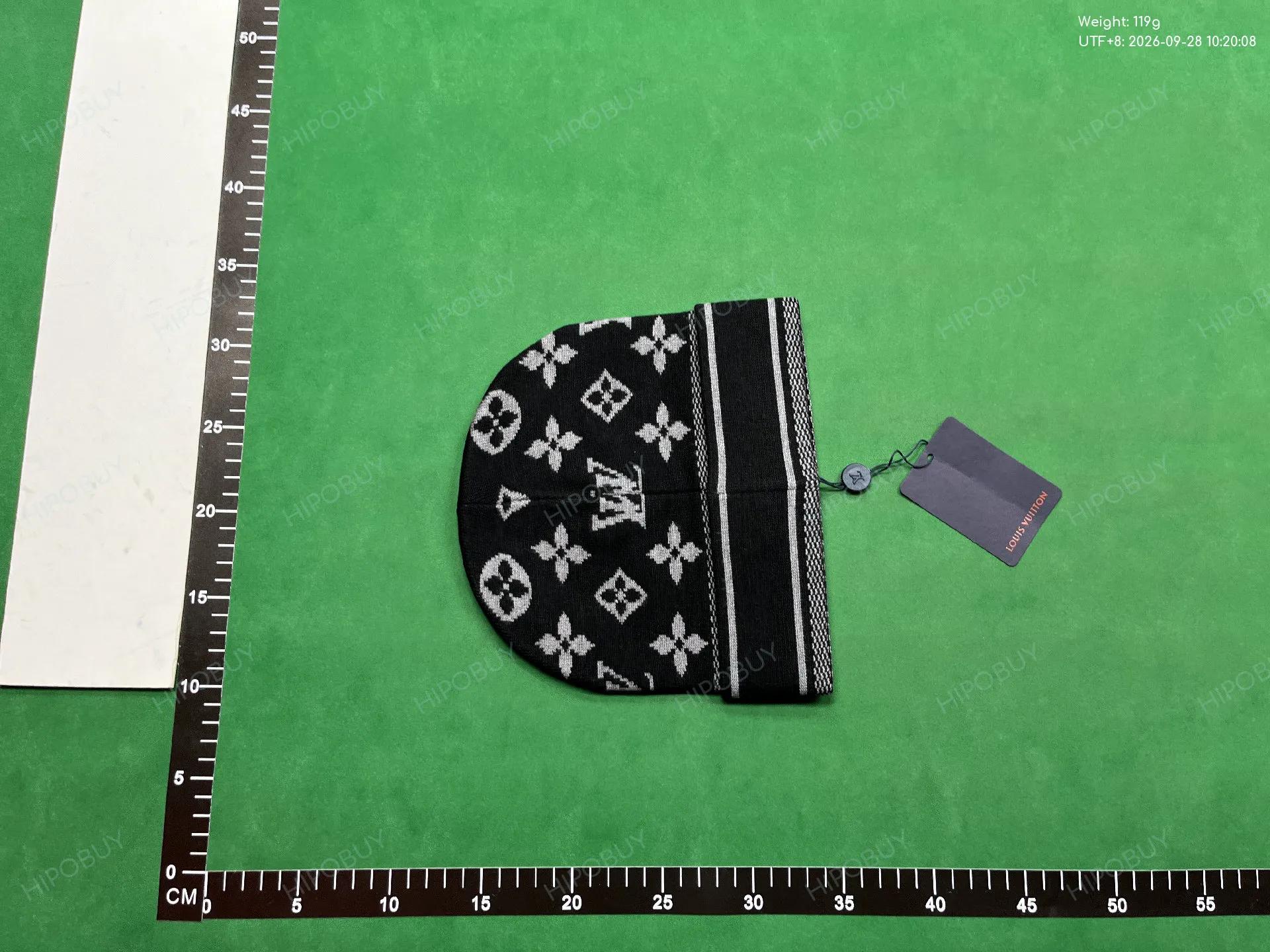 Foto QC 5 de Louis Vuitton Monogram Beanie Brown