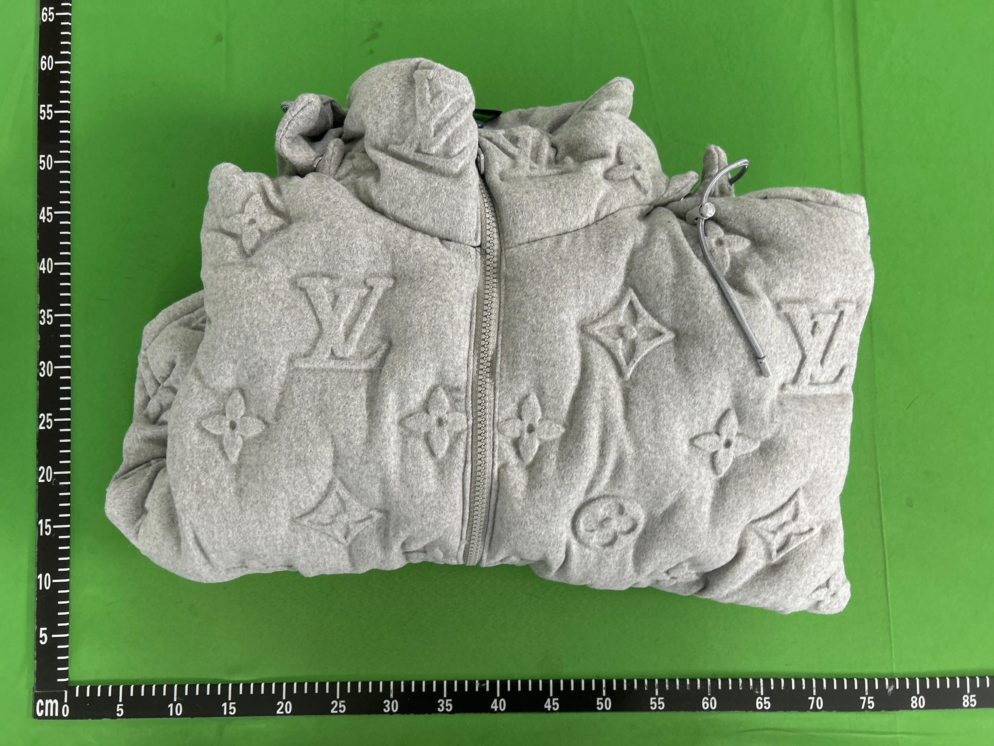 Foto QC 3 de Louis Vuitton Monogram Embossed Wool Puffer Jacket Grey