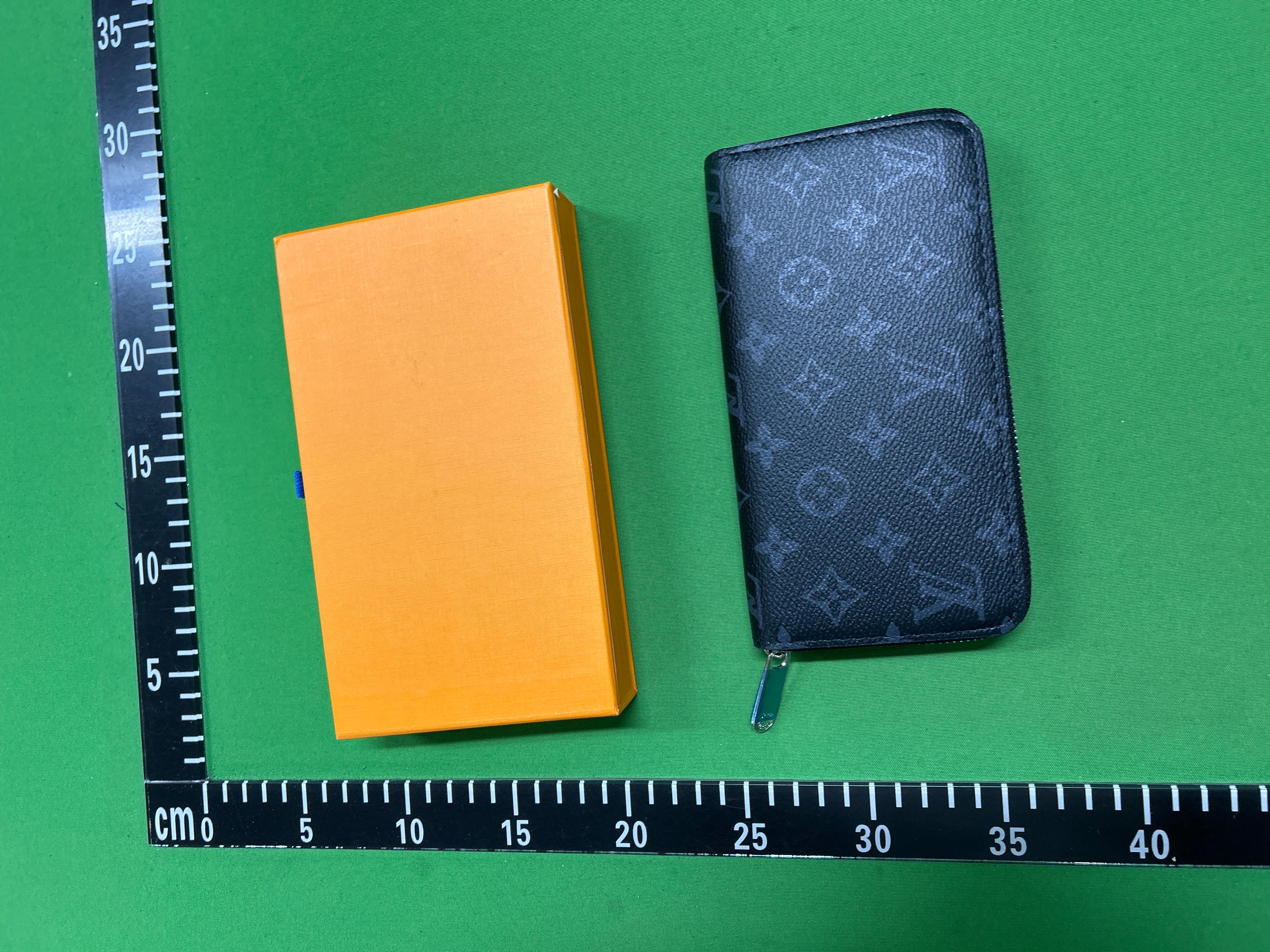 Foto QC 8 de Louis Vuitton Zippy Wallet Monogram Canvas Brown