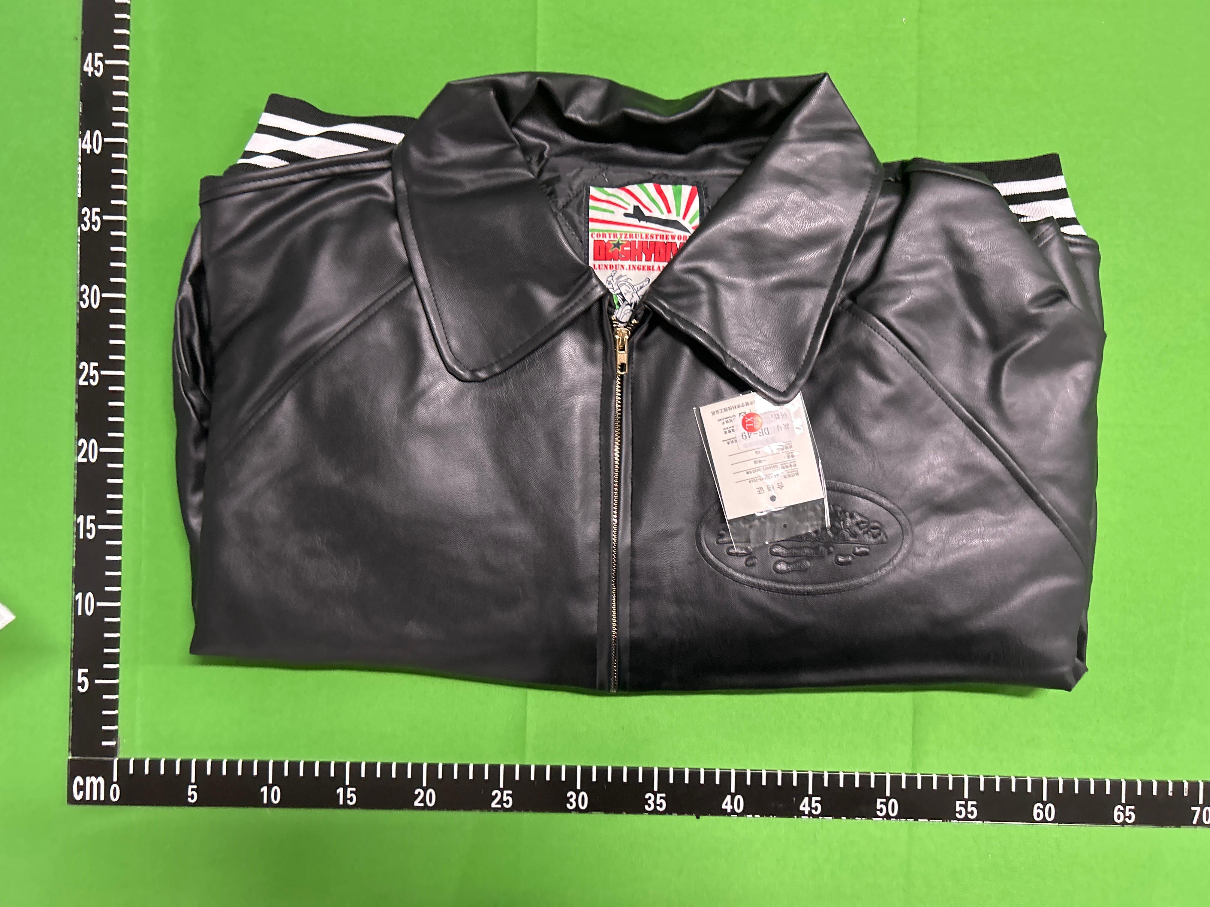 Foto QC 5 de Corteiz AC Milan Varsity Jacket Leather Black