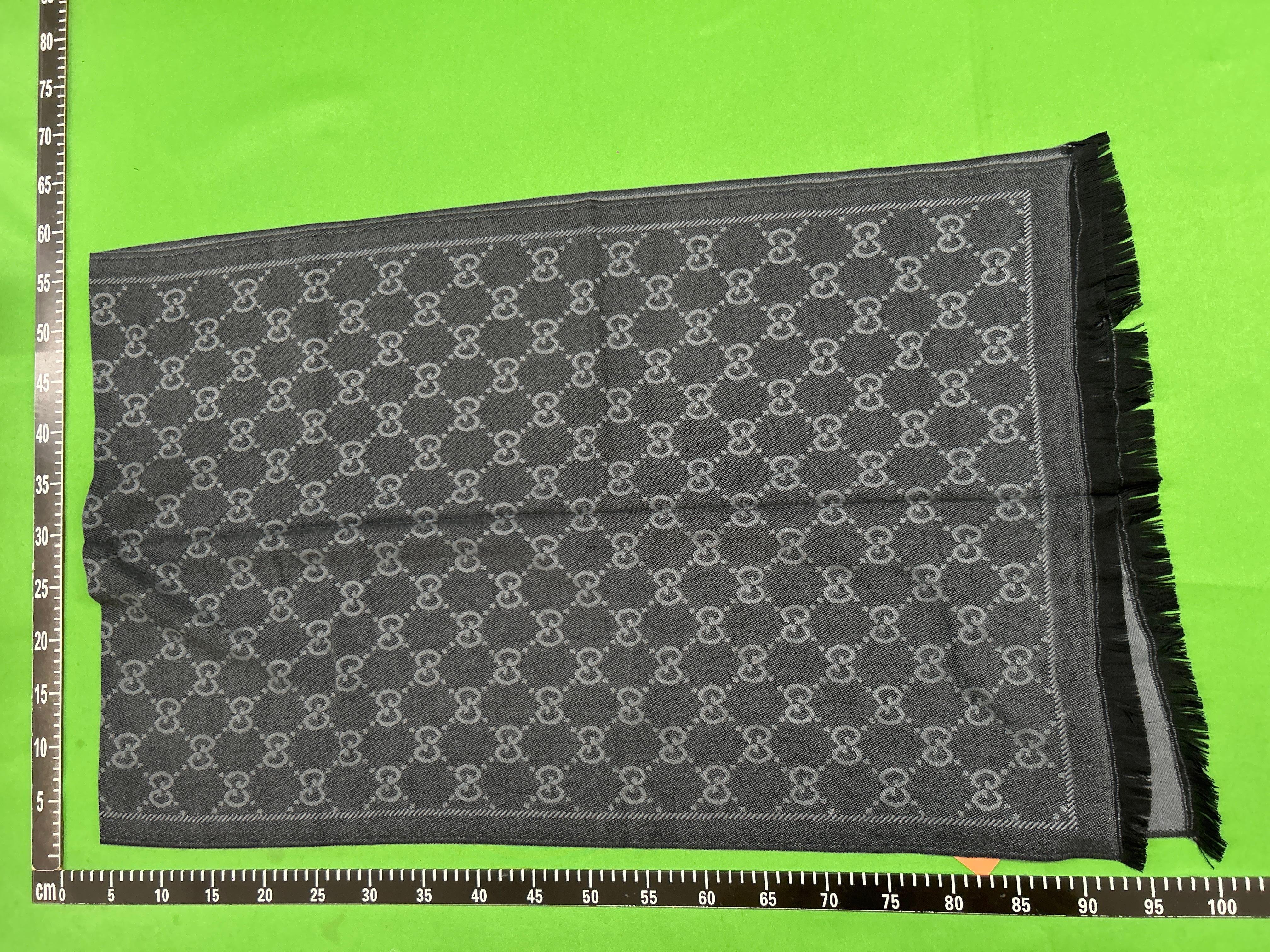 Foto QC 8 de Gucci GG Monogram Scarf Black/Grey