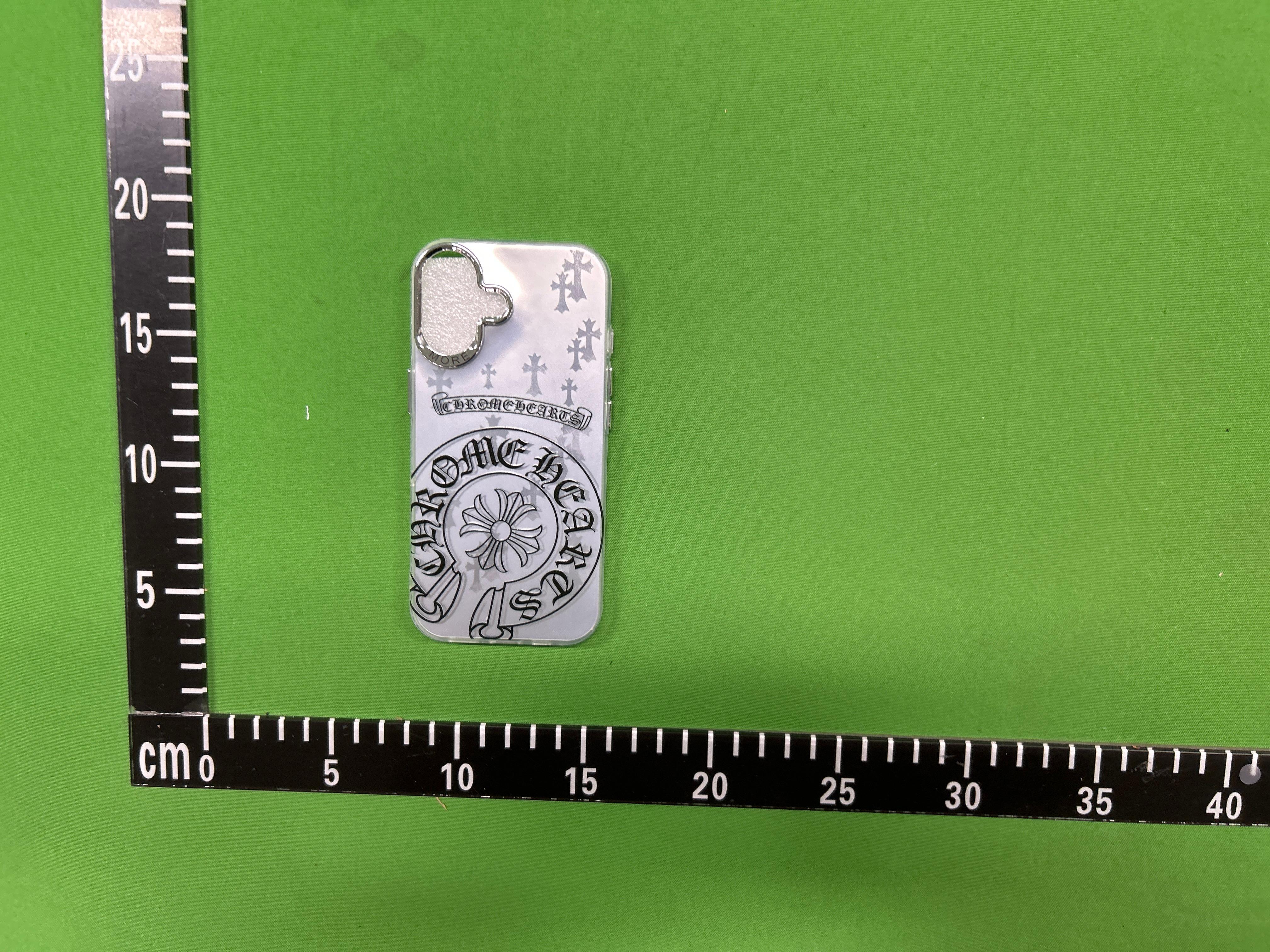 Foto QC 5 de Chrome Hearts Electroplated Case for iPhone 16 Pro Max Silver