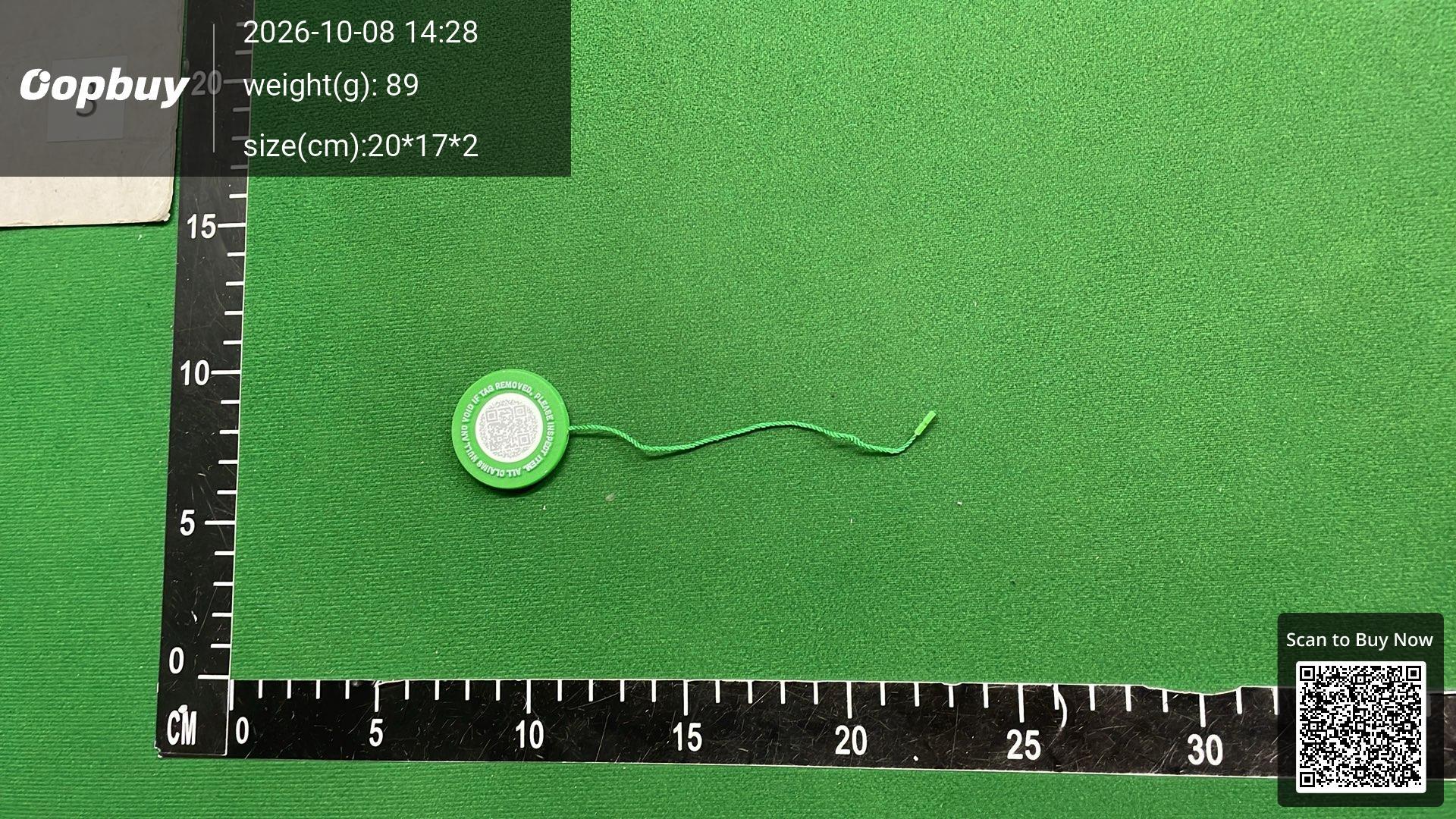 Foto QC 7 de StockX Logo Green Authentication Tag with Sticker and Card Plastic and Paper Collectible Set