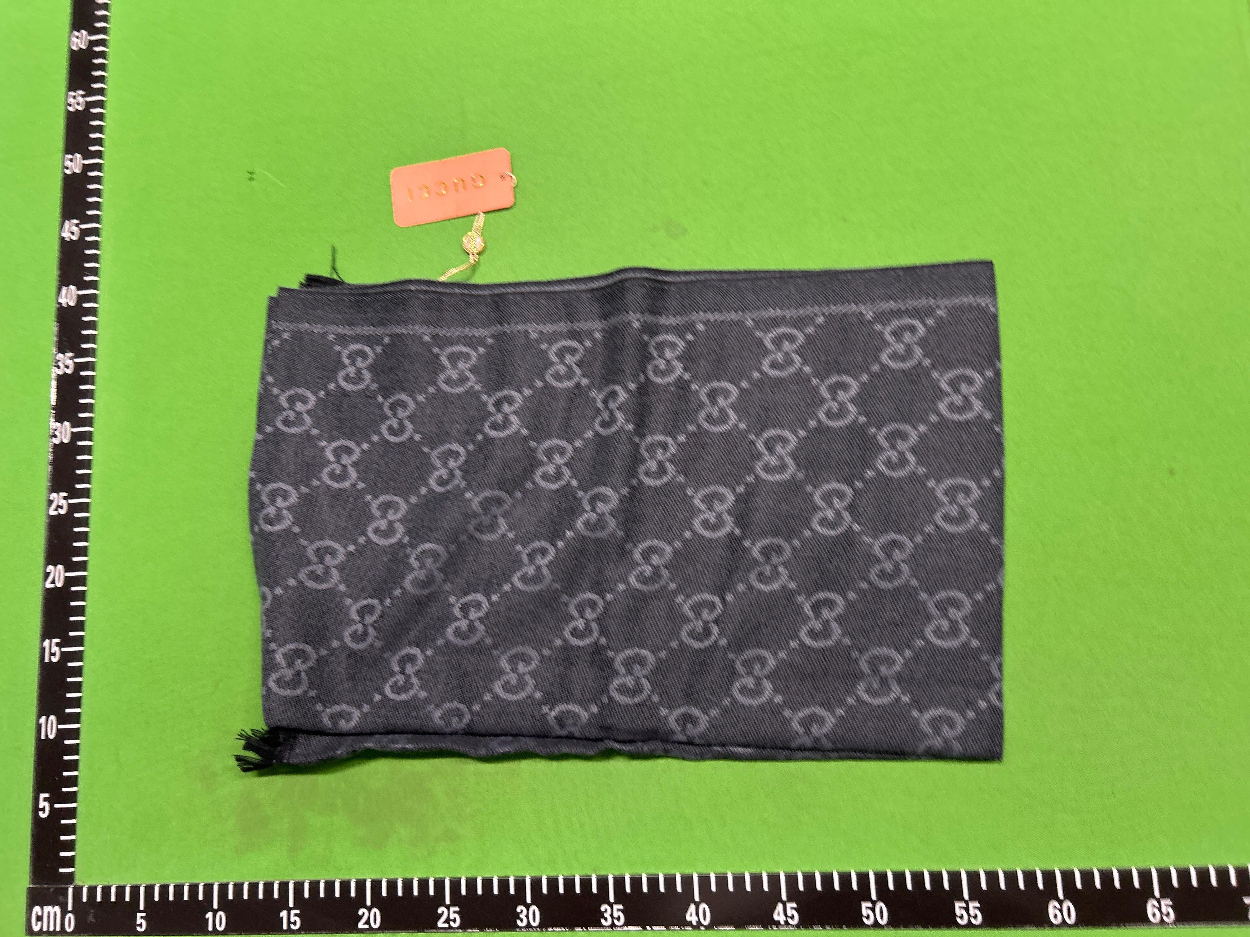 Foto QC 7 de Gucci GG Monogram Scarf Black/Grey