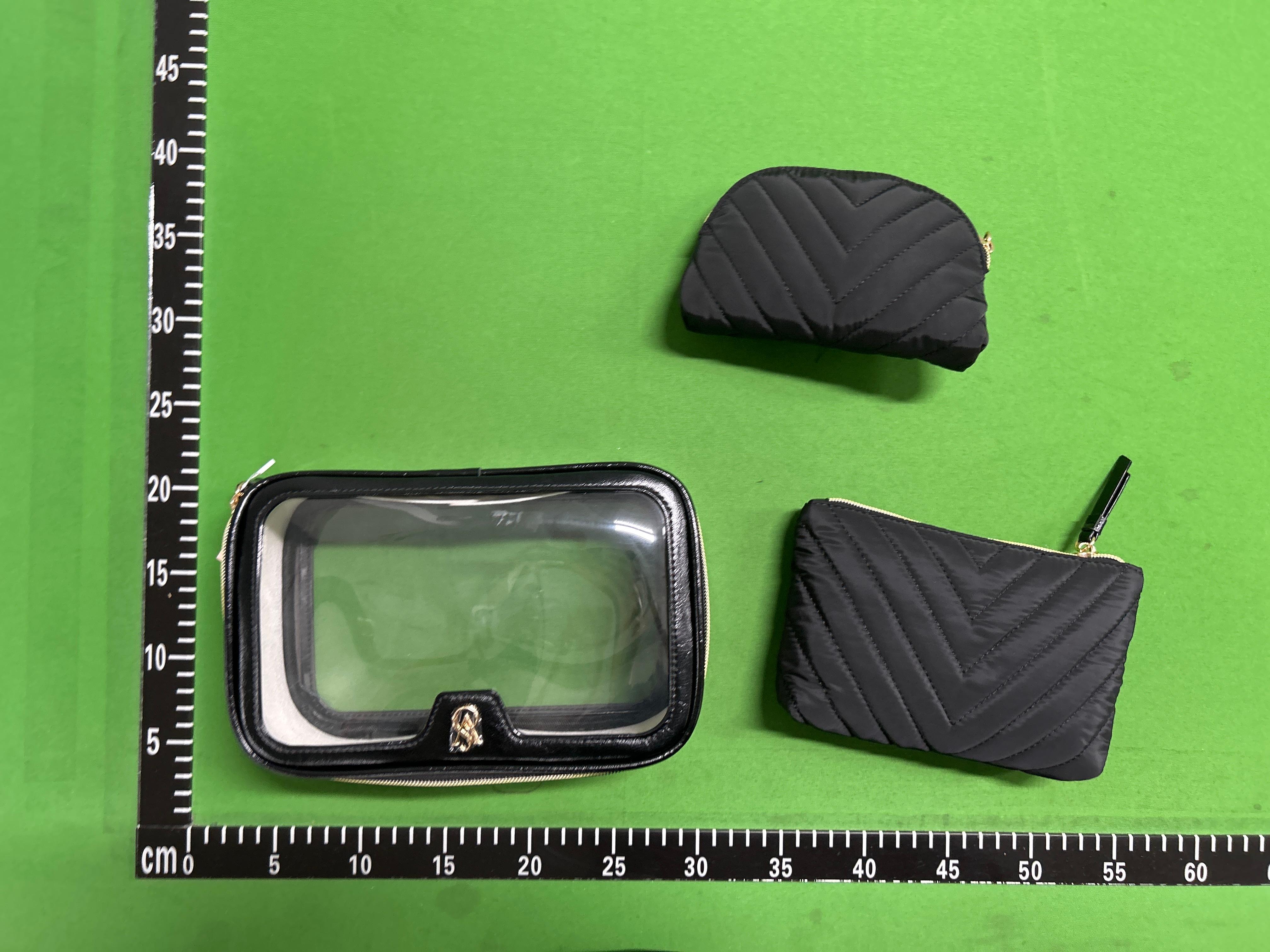 Foto QC 2 de Victoria's Secret Cosmetic Bag Set Pink Logo