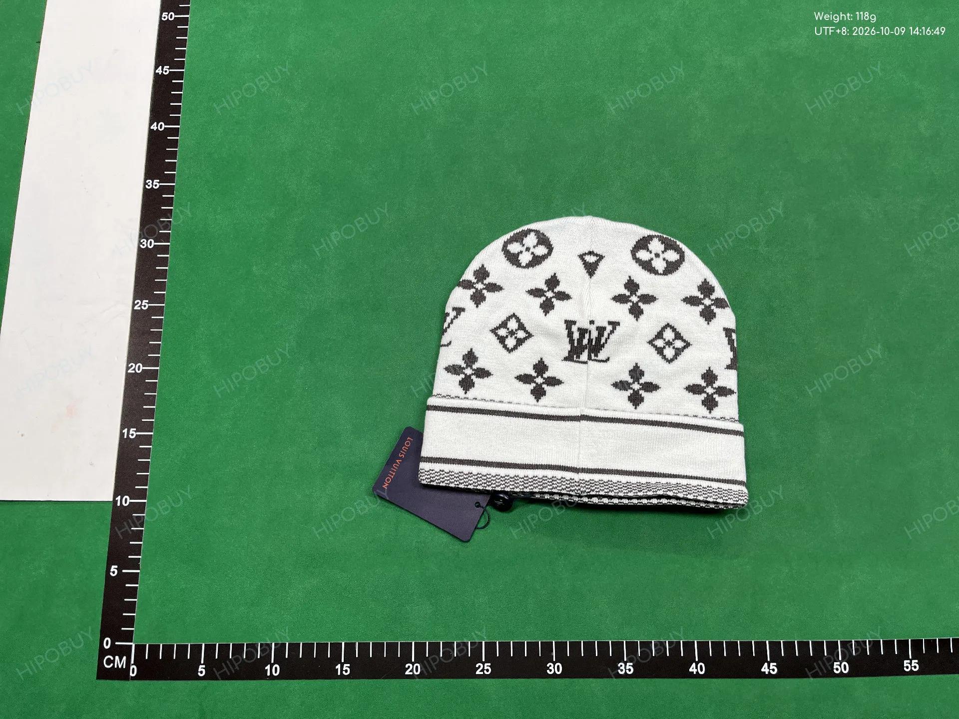 Foto QC 2 de Louis Vuitton Monogram Beanie Brown
