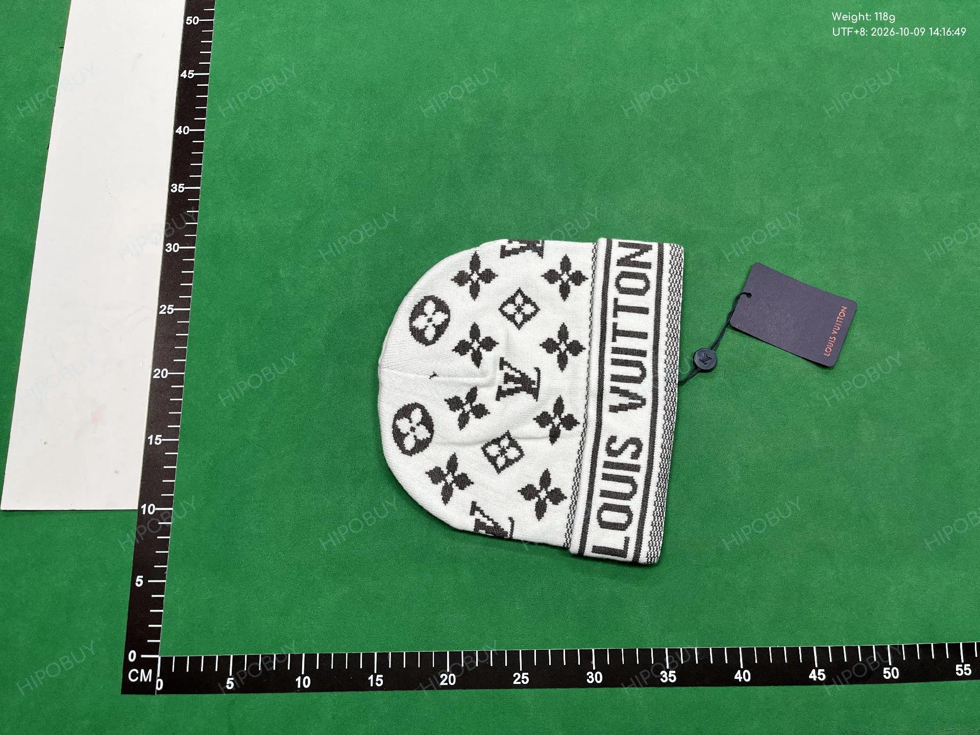 Foto QC 3 de Louis Vuitton Monogram Beanie Brown