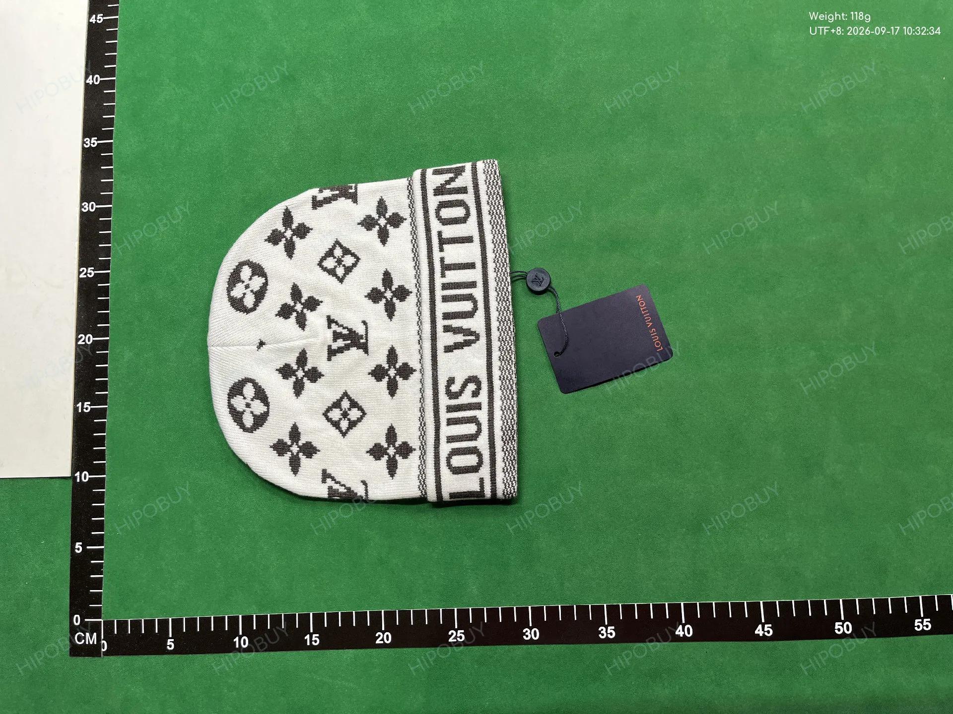 Foto QC 7 de Louis Vuitton Monogram Beanie Brown