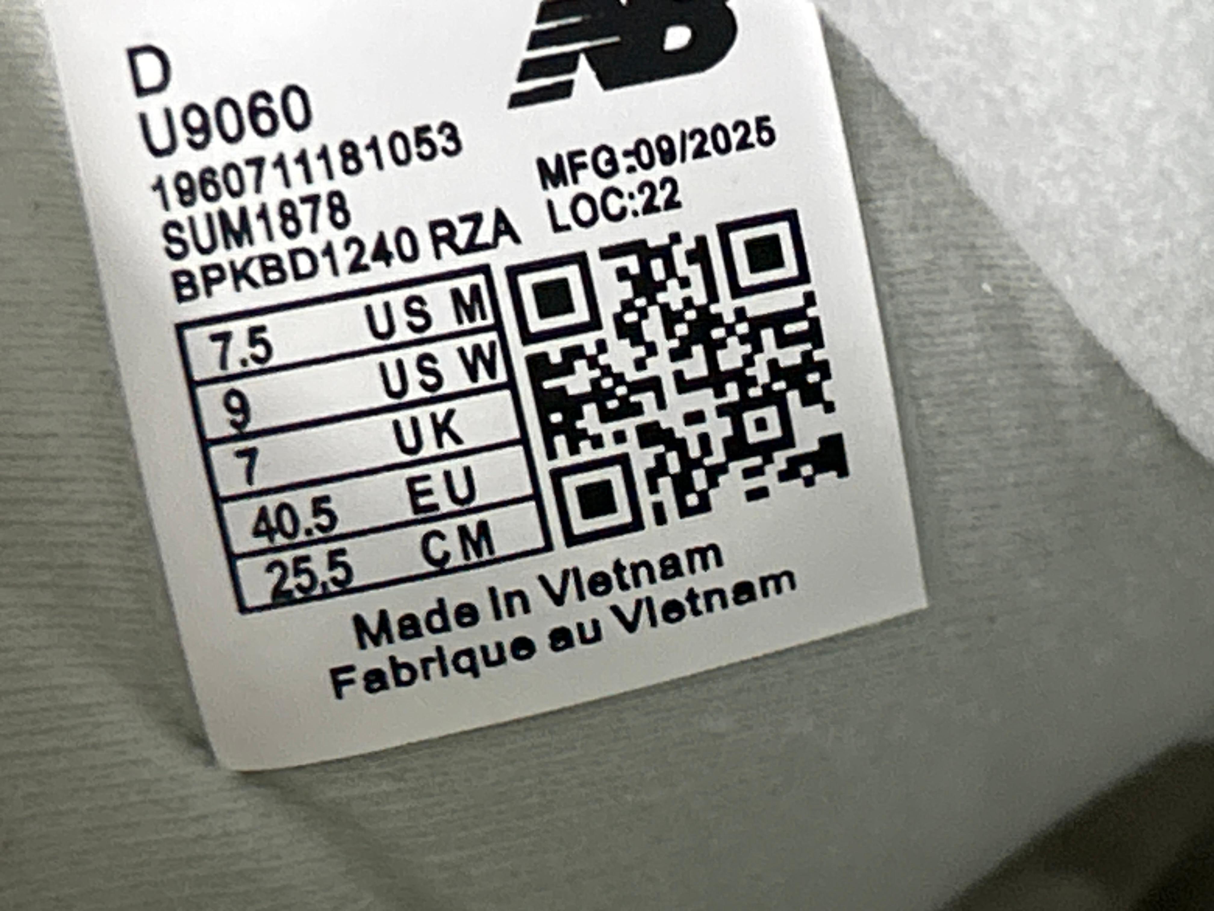Foto QC 8 de New Balance 9060 Low Triple White U9060NRJ