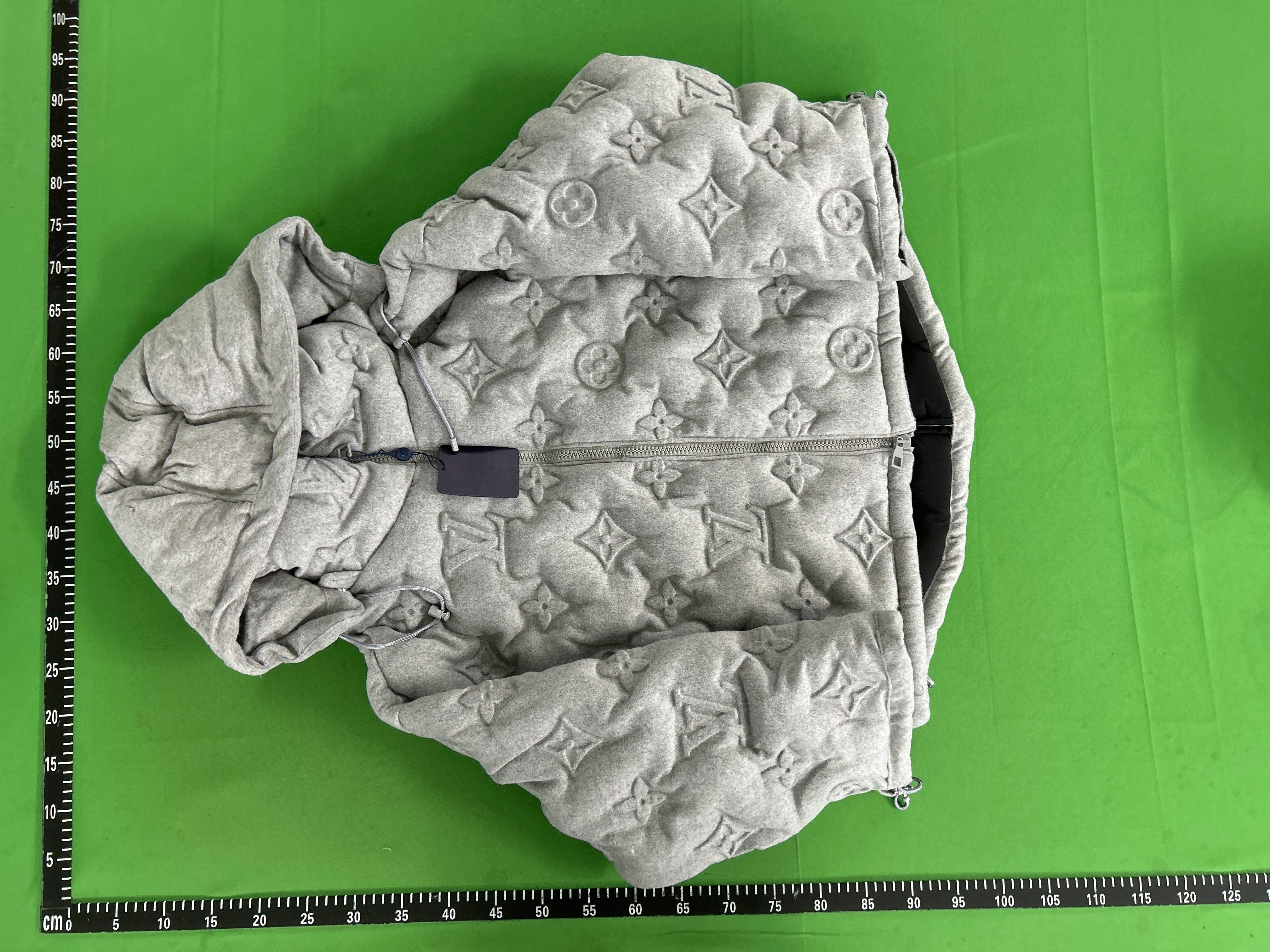 Foto QC 1 de Louis Vuitton Monogram Embossed Wool Puffer Jacket Grey