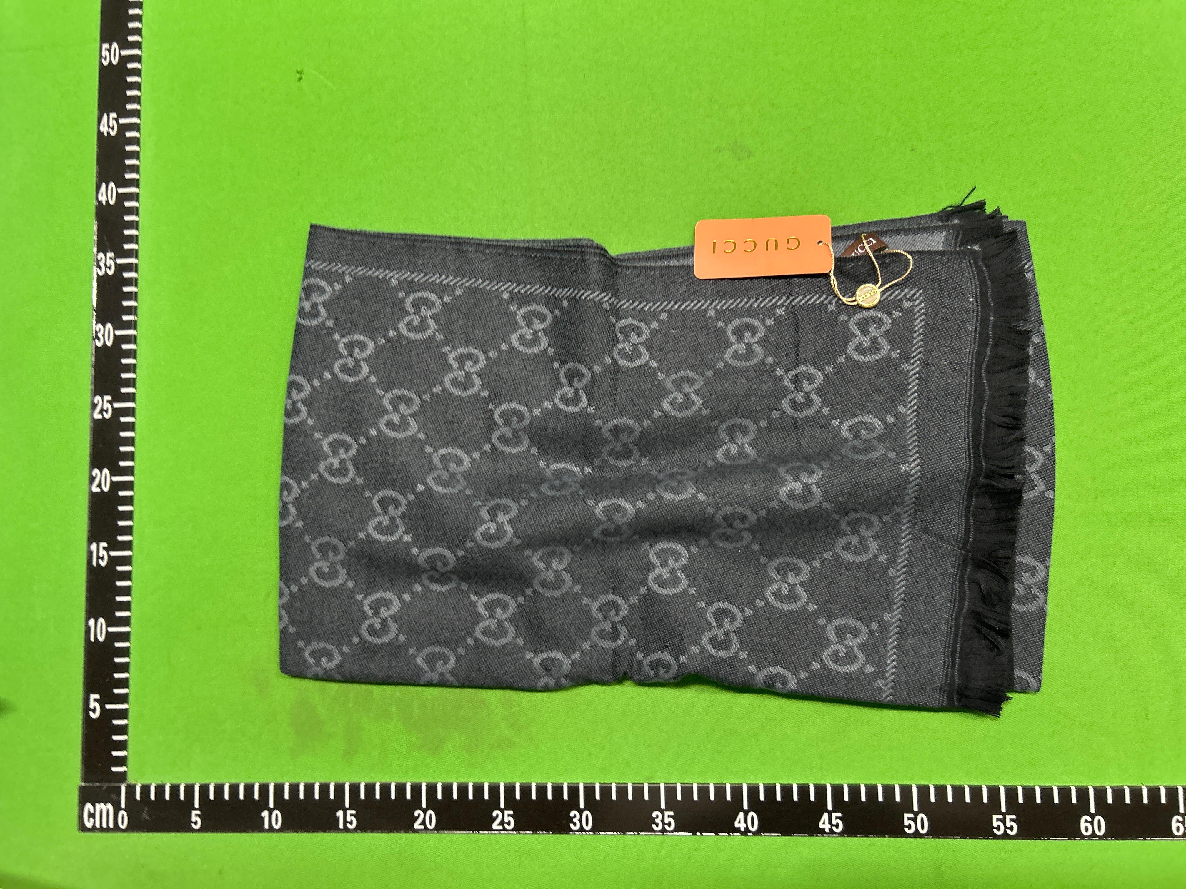 Foto QC 6 de Gucci GG Monogram Scarf Black/Grey