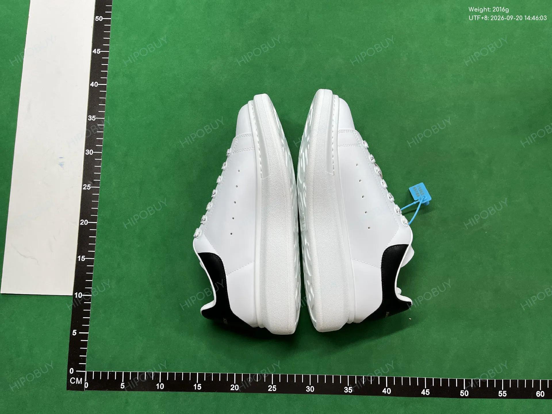 Foto QC 4 de Alexander McQueen Oversized Leather Low Top Black Suede Tab