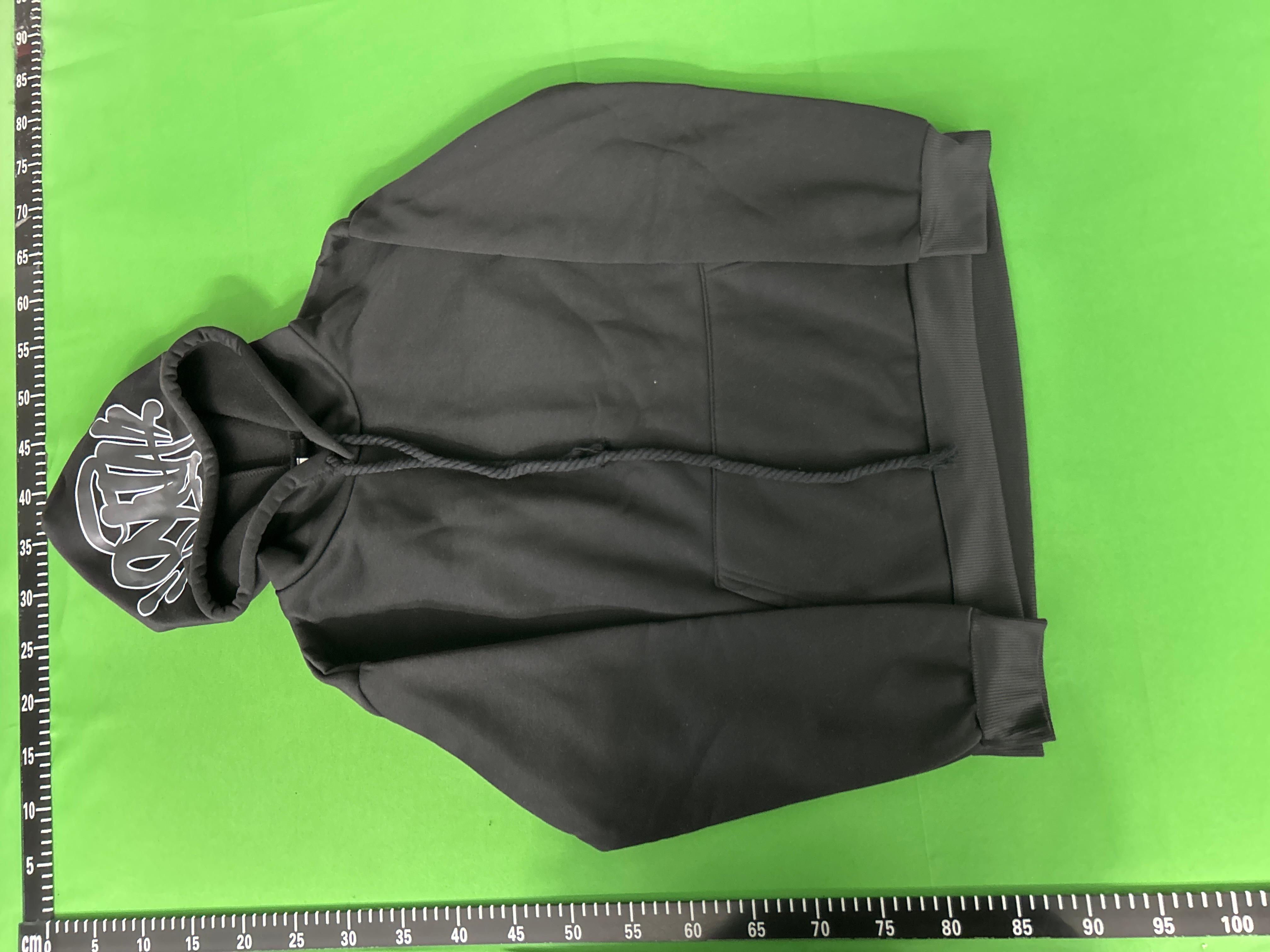 Foto QC 5 de Syna Logo Blackout Hoodie Black
