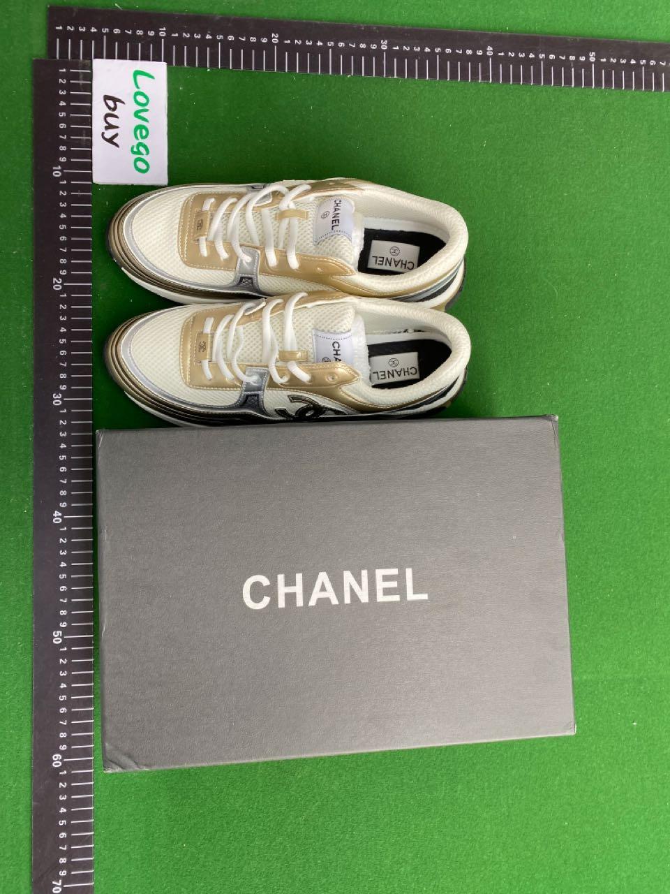 Foto QC 4 de Chanel CC Runner Sneakers Metallic Silver Fabric Ivory