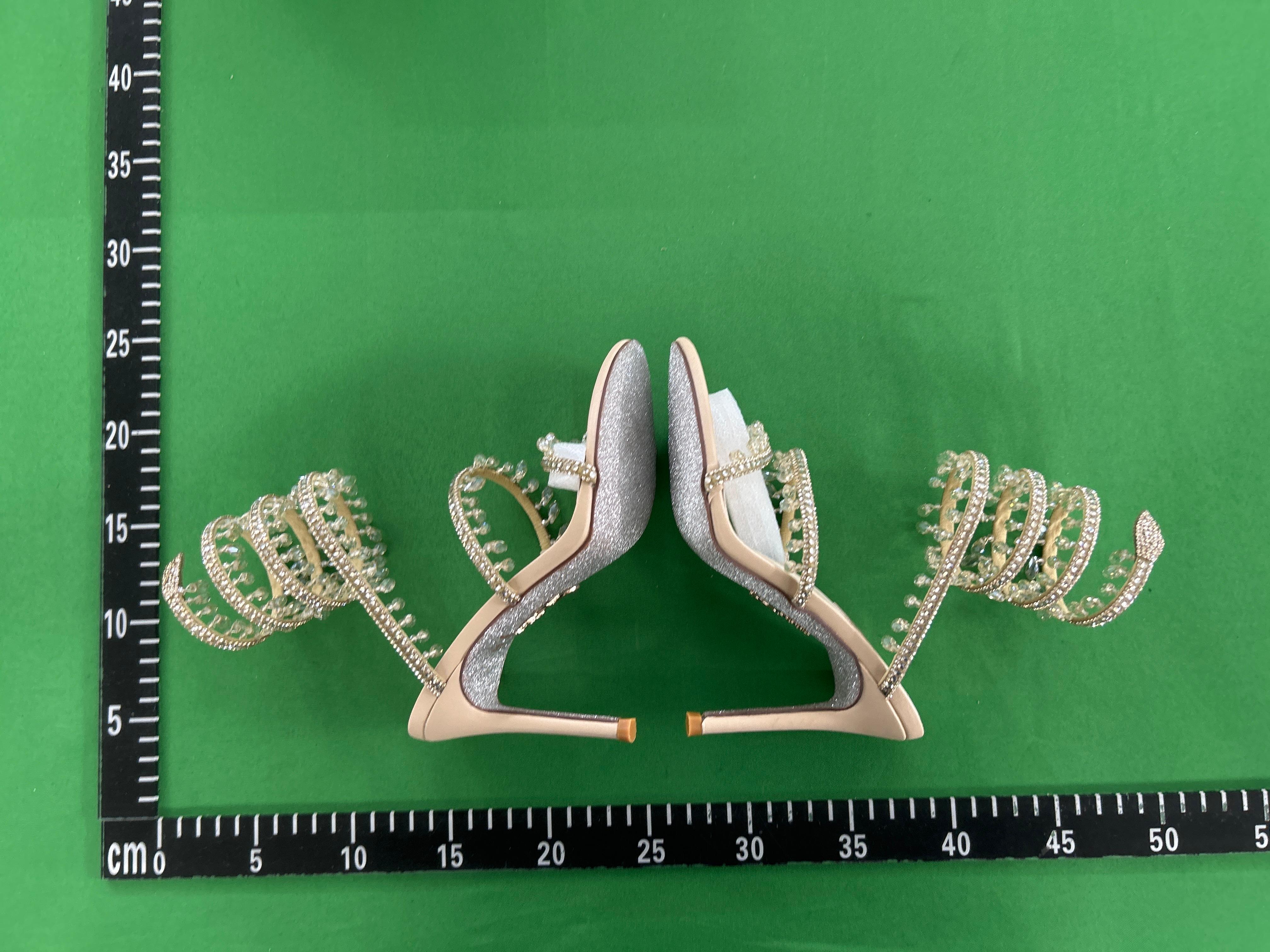 Foto QC 6 de Rene Caovilla Chandelier Satin Sandals Crystal Embellished Champagne