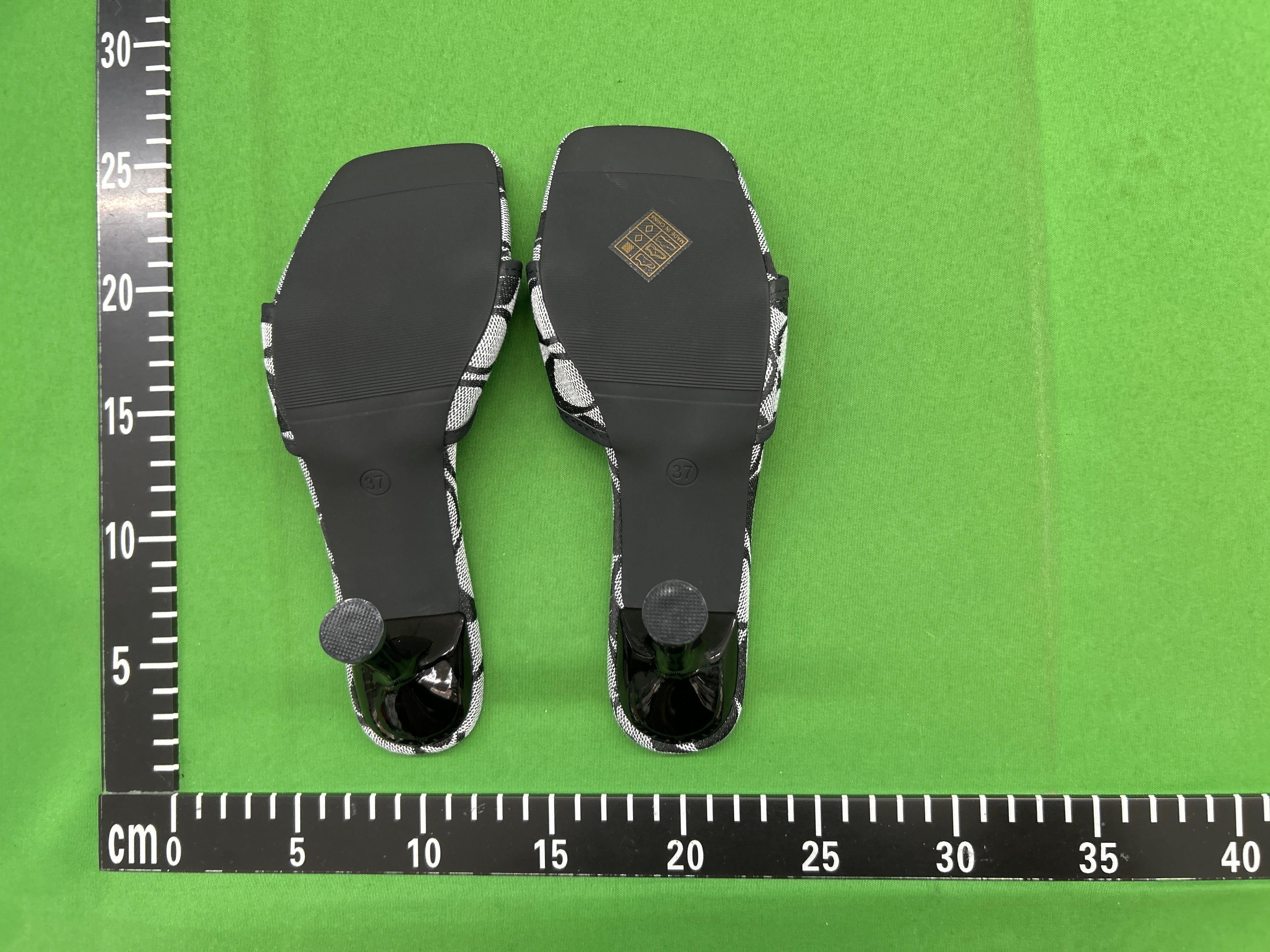 Foto QC 5 de Coach Signature Slide Sandal Heeled Canvas Square Toe Buckle