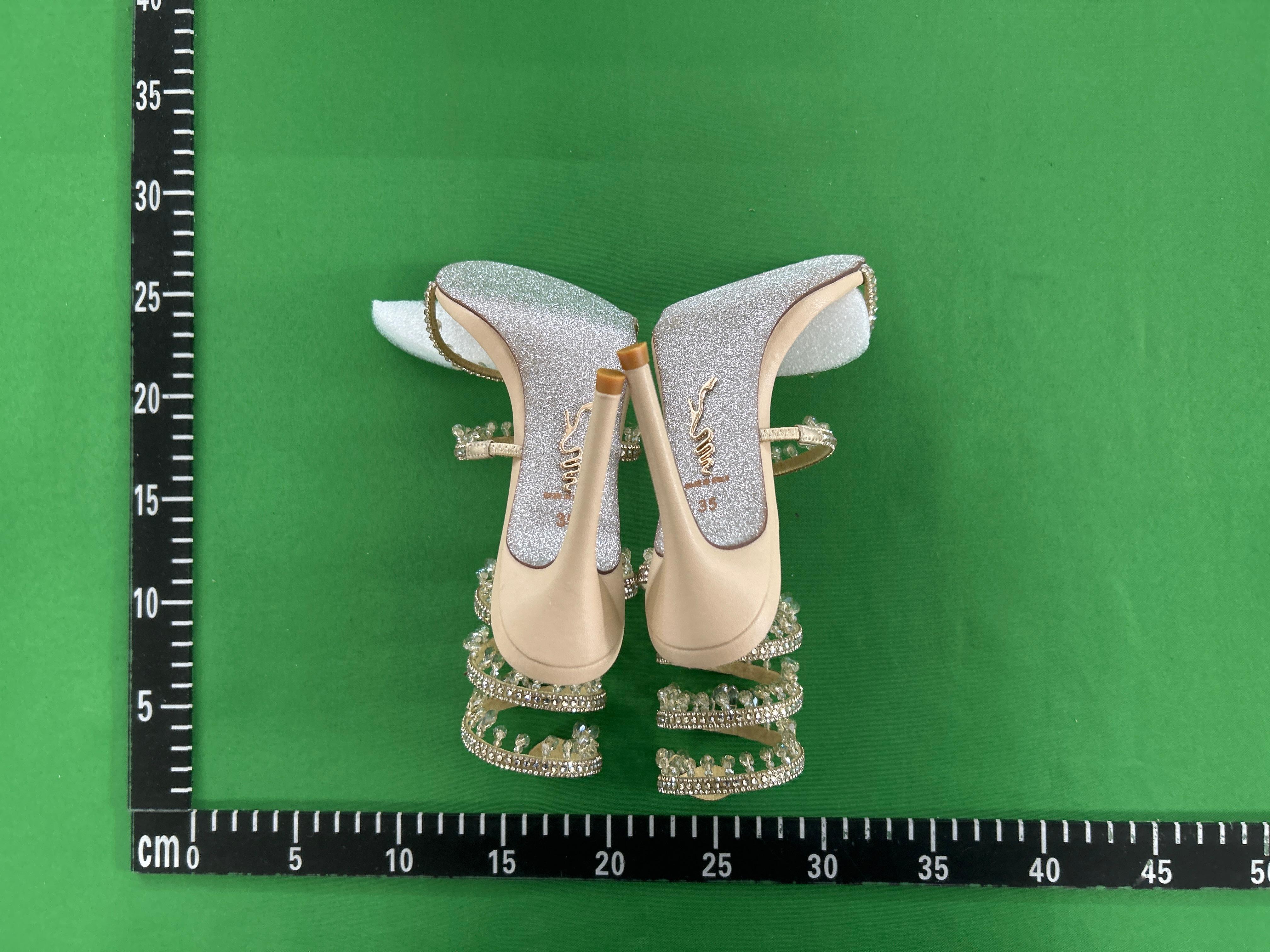 Foto QC 8 de Rene Caovilla Chandelier Satin Sandals Crystal Embellished Champagne