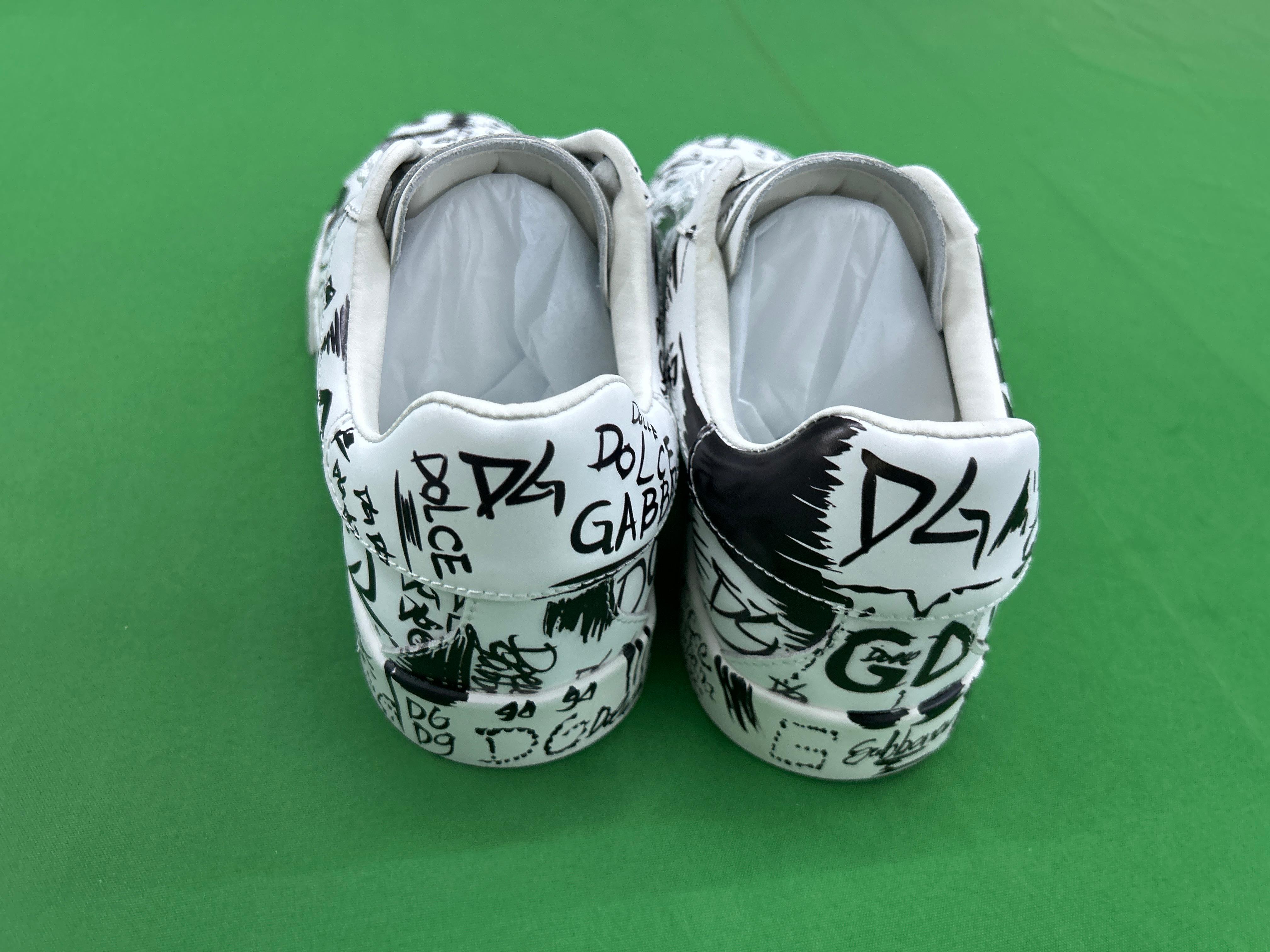 Foto QC 2 de Dolce & Gabbana Portofino Leather Low-Top Sneakers Graffiti Logo White Black