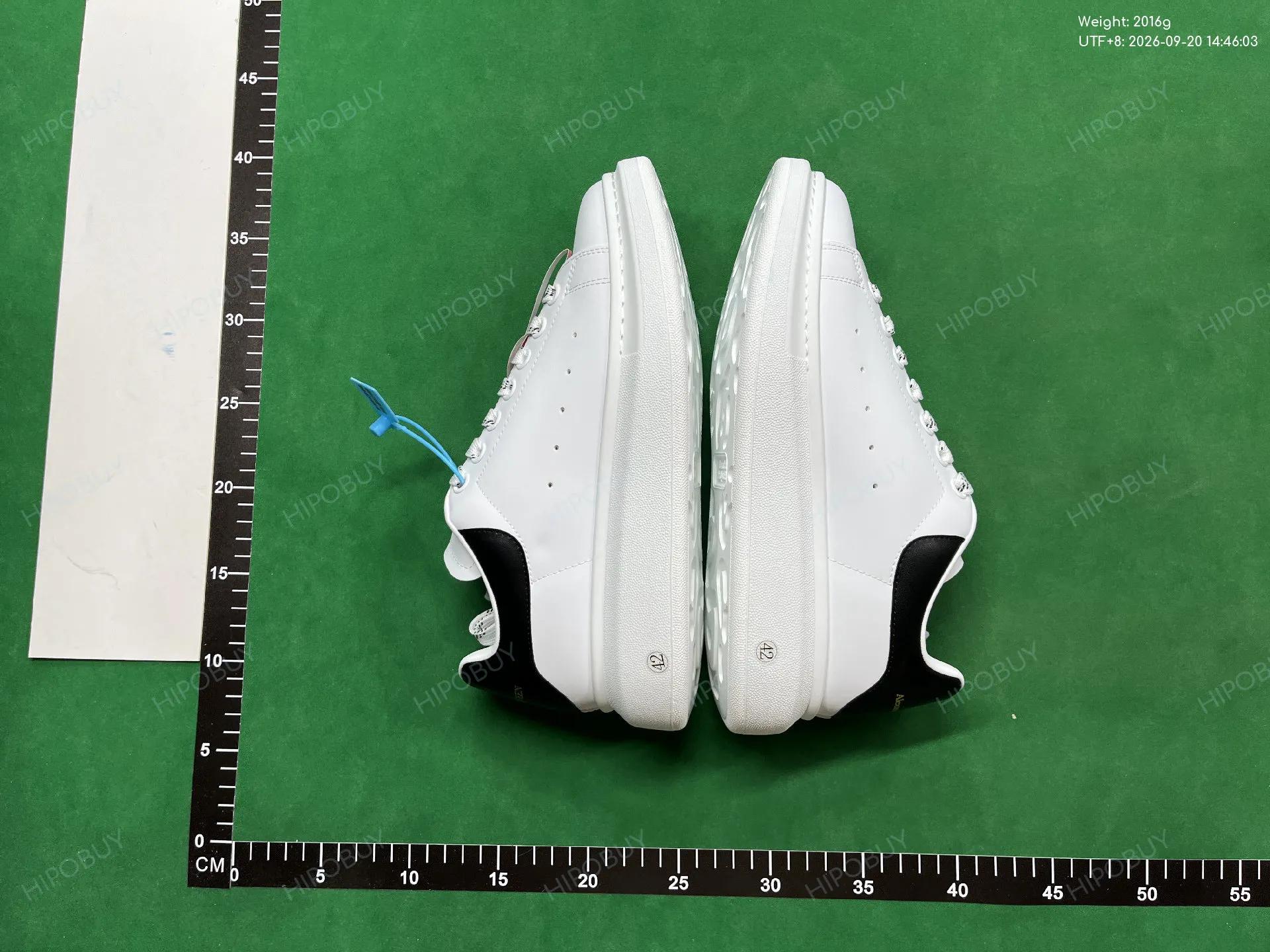 Foto QC 5 de Alexander McQueen Oversized Leather Low Top Black Suede Tab