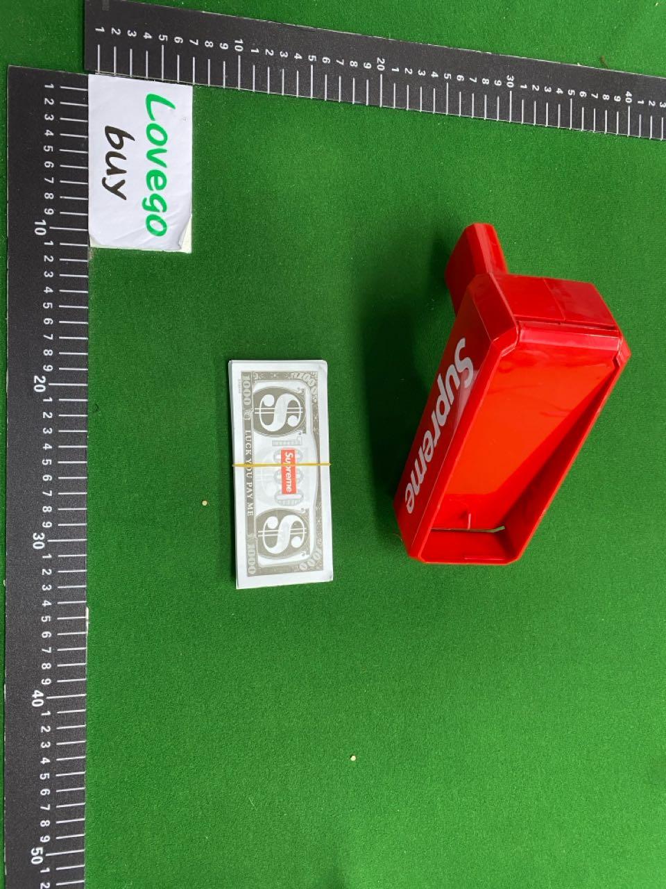 Foto QC 3 de Supreme Cash Cannon Red Plastic Money Gun