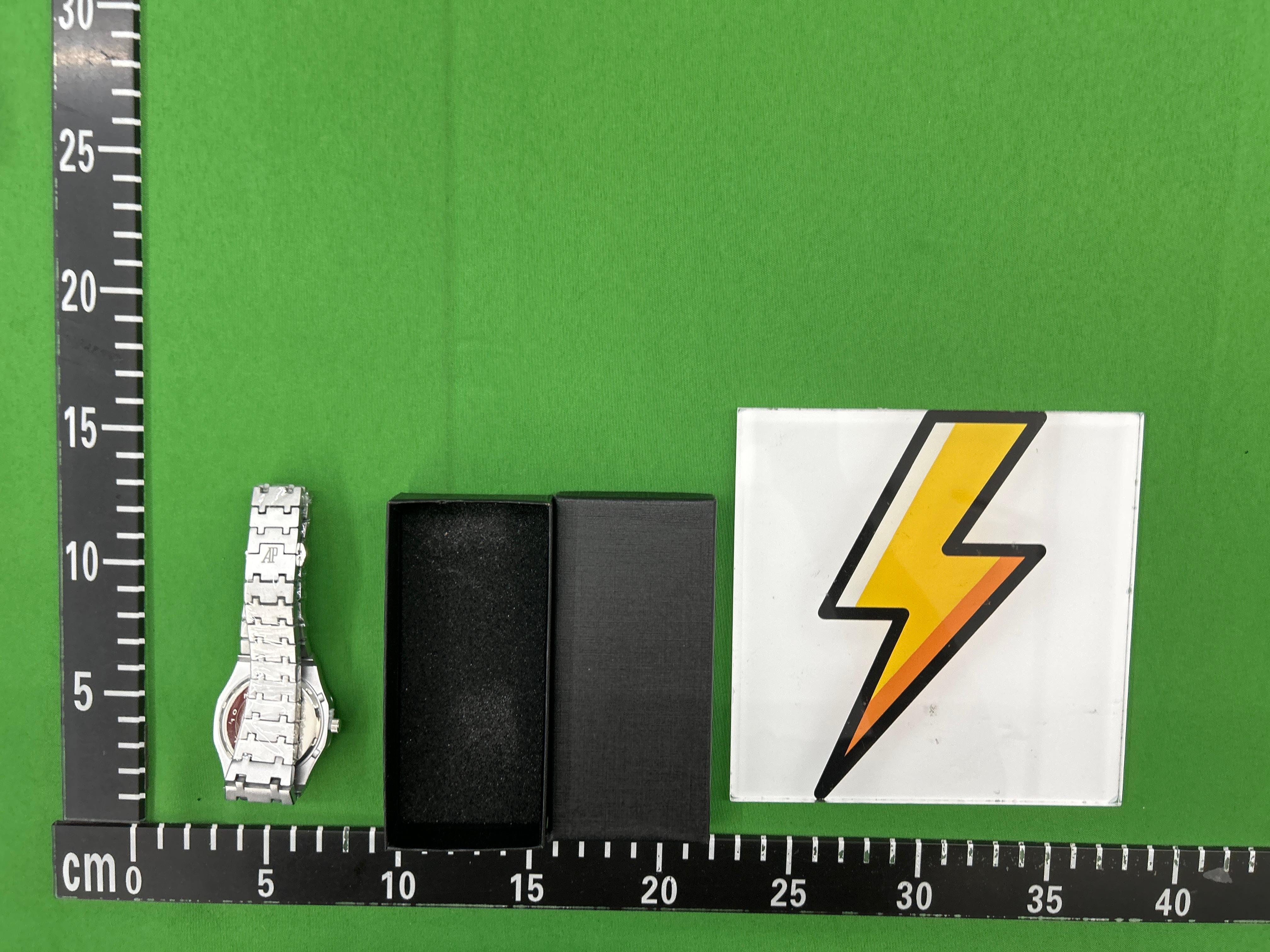 Foto QC 2 de Omega x Swatch Bioceramic MoonSwatch Mission to the Moon SO33M100