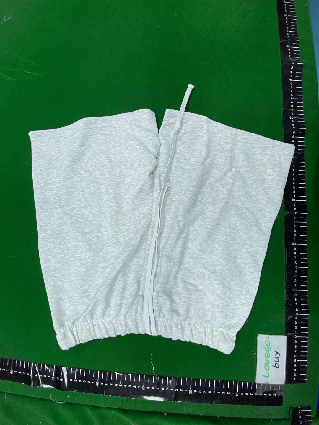 Foto QC 2 de Fear of God Essentials Sweat Shorts Flocked Logo Heather Grey