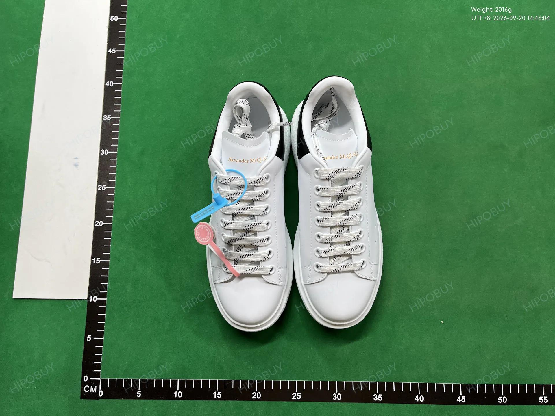 Foto QC 6 de Alexander McQueen Oversized Leather Low Top Black Suede Tab