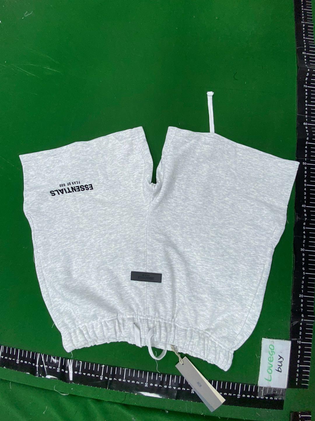 Foto QC 3 de Fear of God Essentials Sweat Shorts Flocked Logo Heather Grey