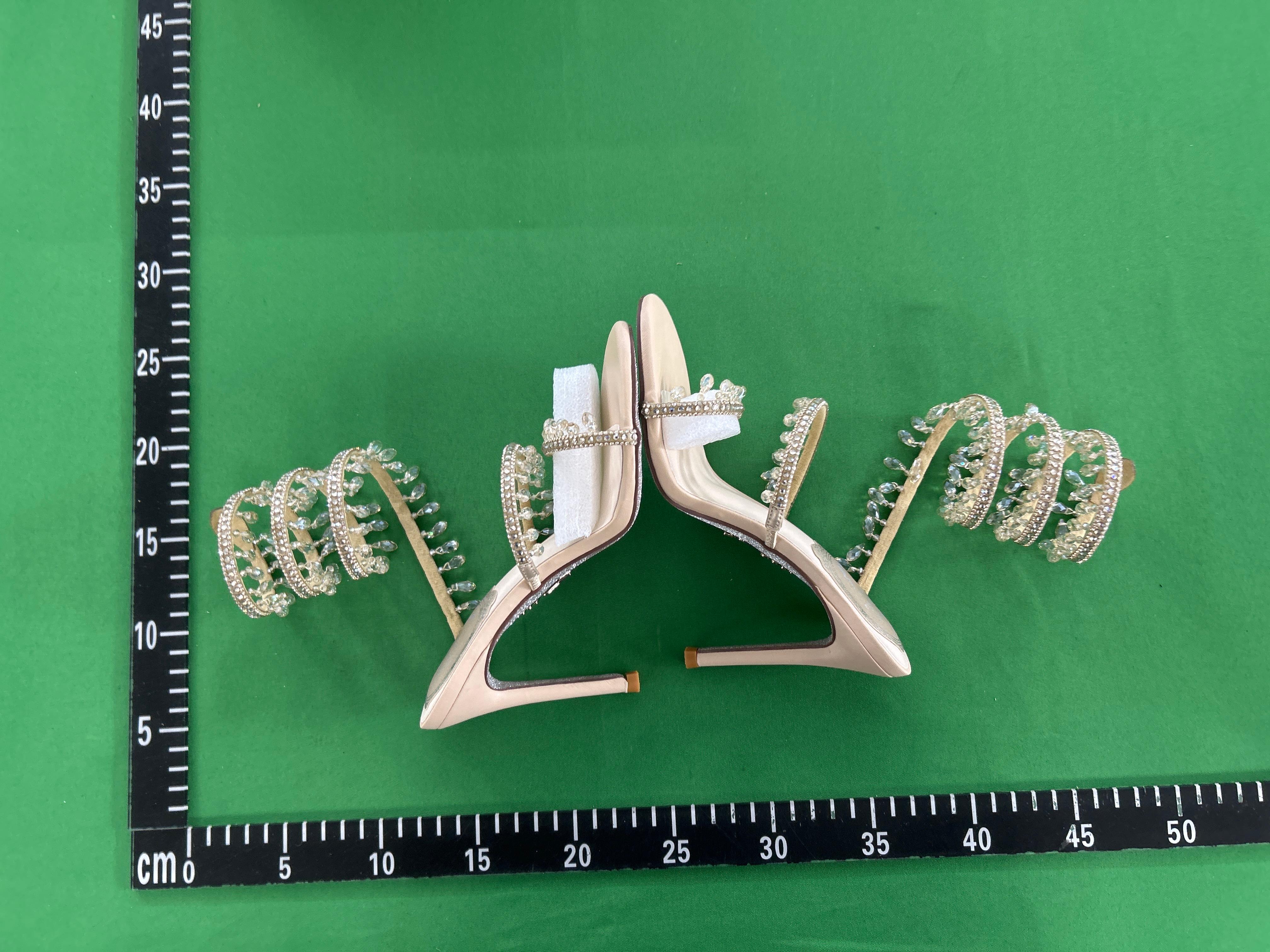 Foto QC 7 de Rene Caovilla Chandelier Satin Sandals Crystal Embellished Champagne