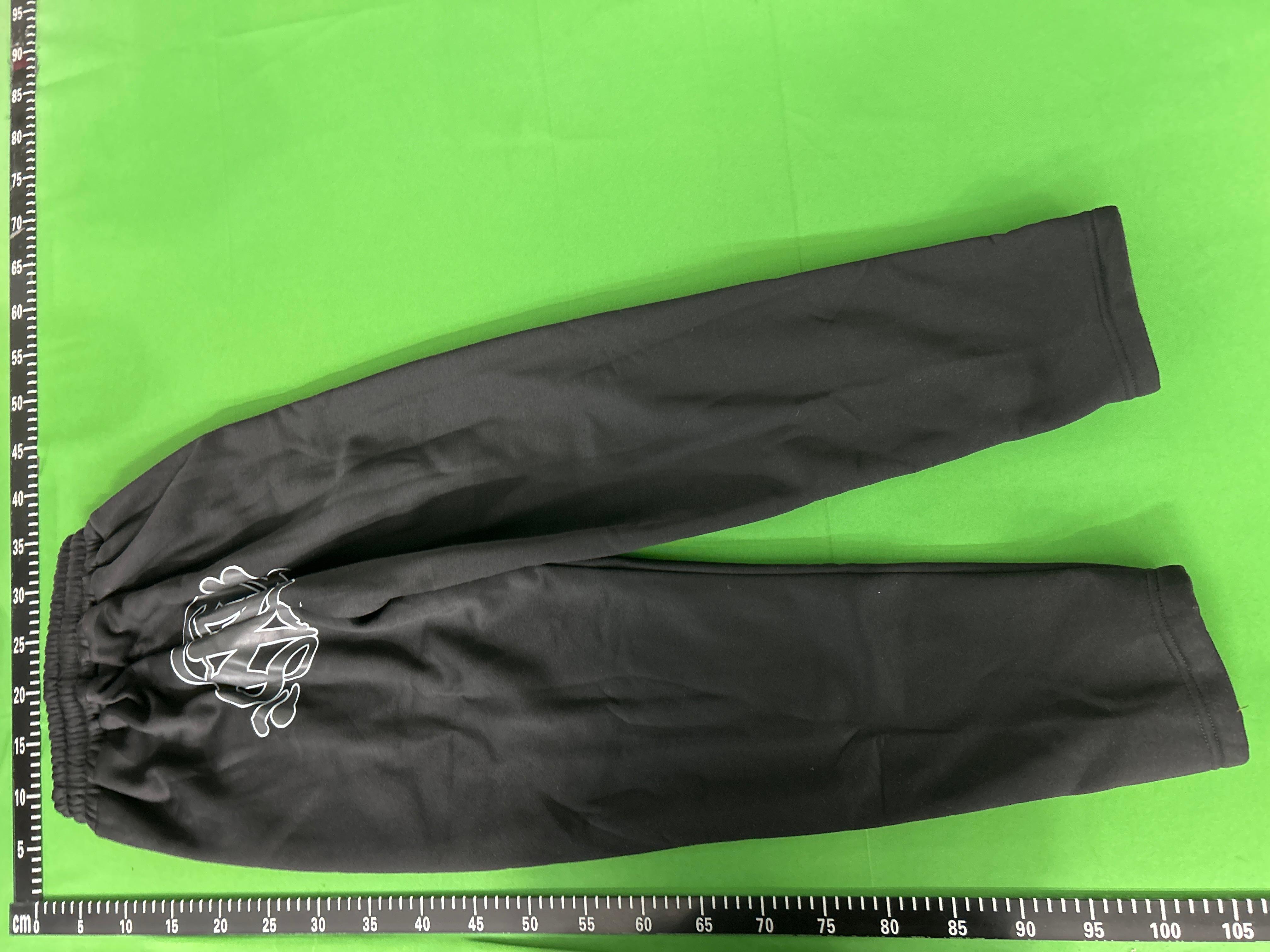 Foto QC 4 de Syna Logo Blackout Hoodie Black