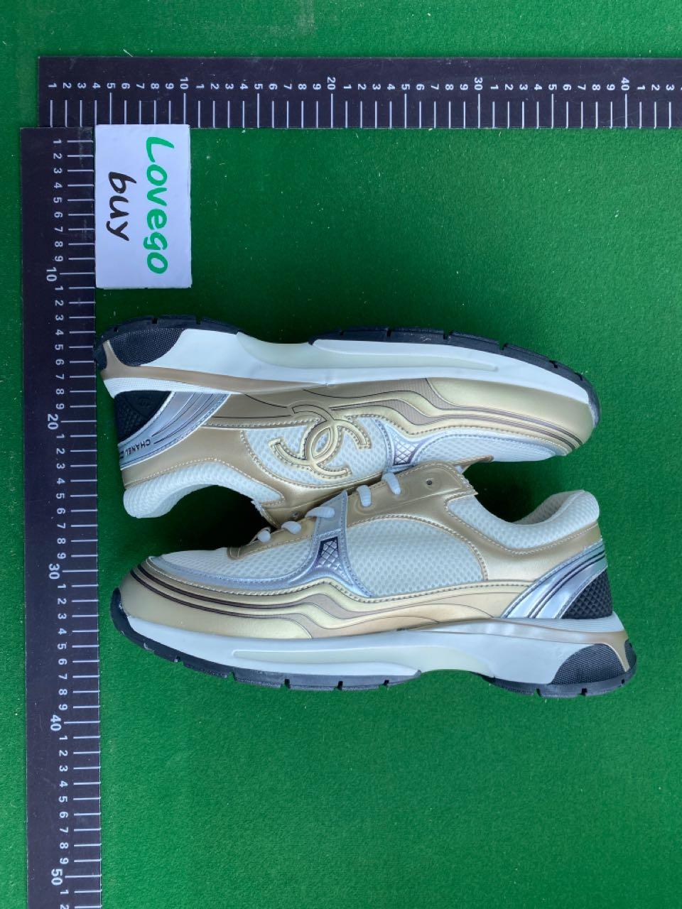 Foto QC 1 de Chanel CC Runner Sneakers Metallic Silver Fabric Ivory