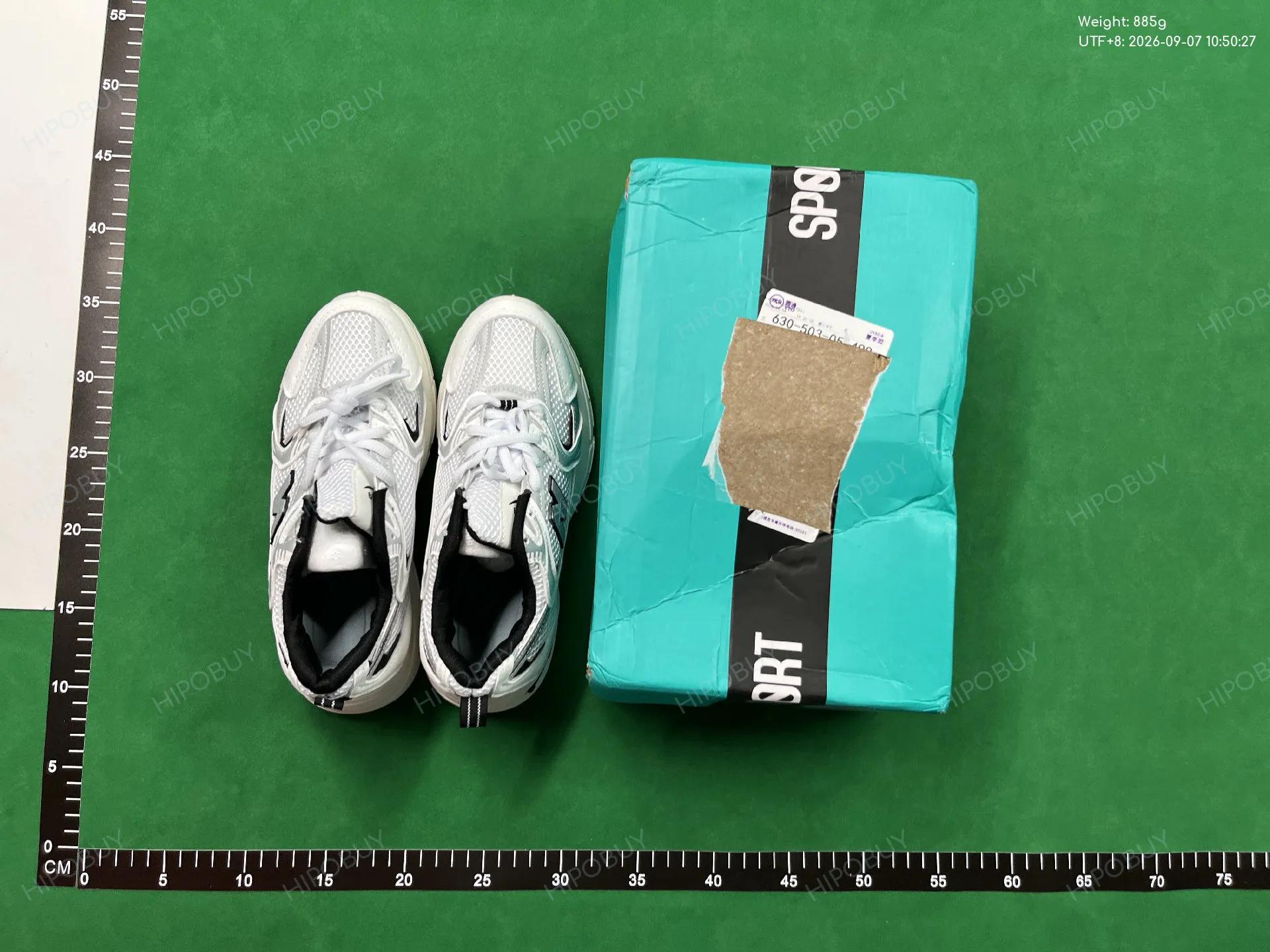 Foto QC 8 de New Balance 530 Retro White Black Details MR530EWB