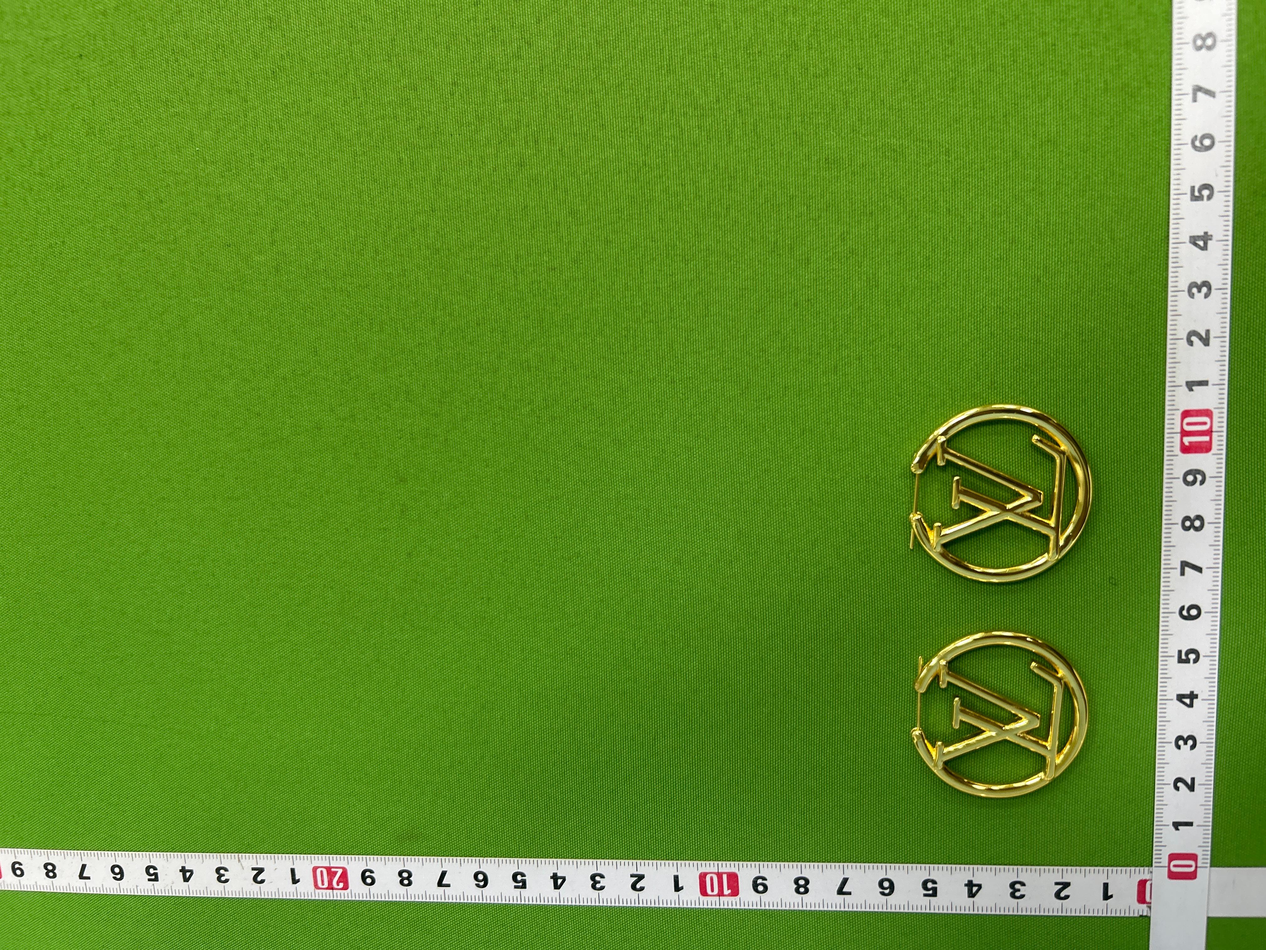 Foto QC 8 de Louis Vuitton Louise by Night Hoop Earrings Metal Strass Gold