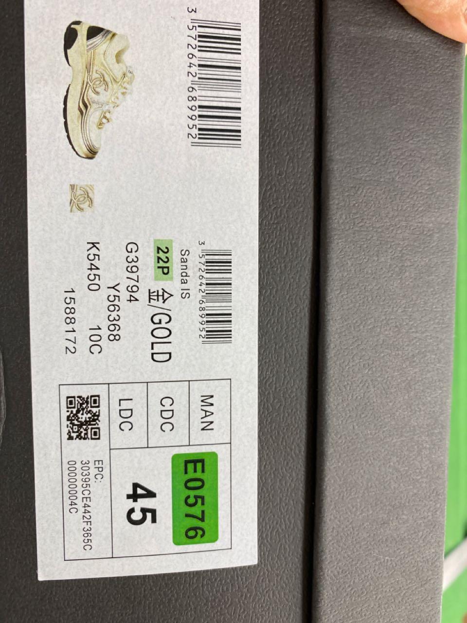 Foto QC 3 de Chanel CC Runner Sneakers Metallic Silver Fabric Ivory