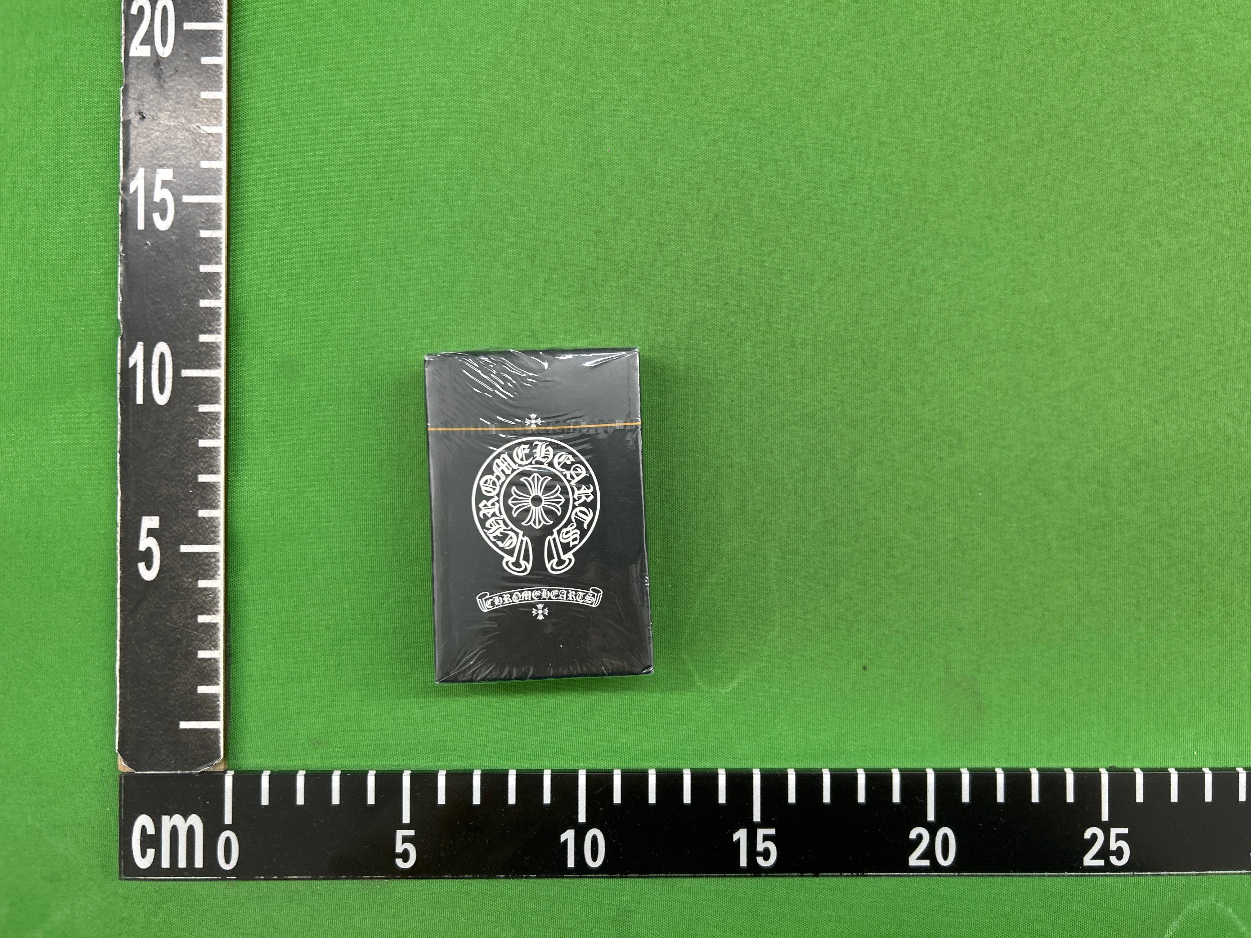 Foto QC 7 de KAWS Companion Seeing/Watching Playing Cards Deck