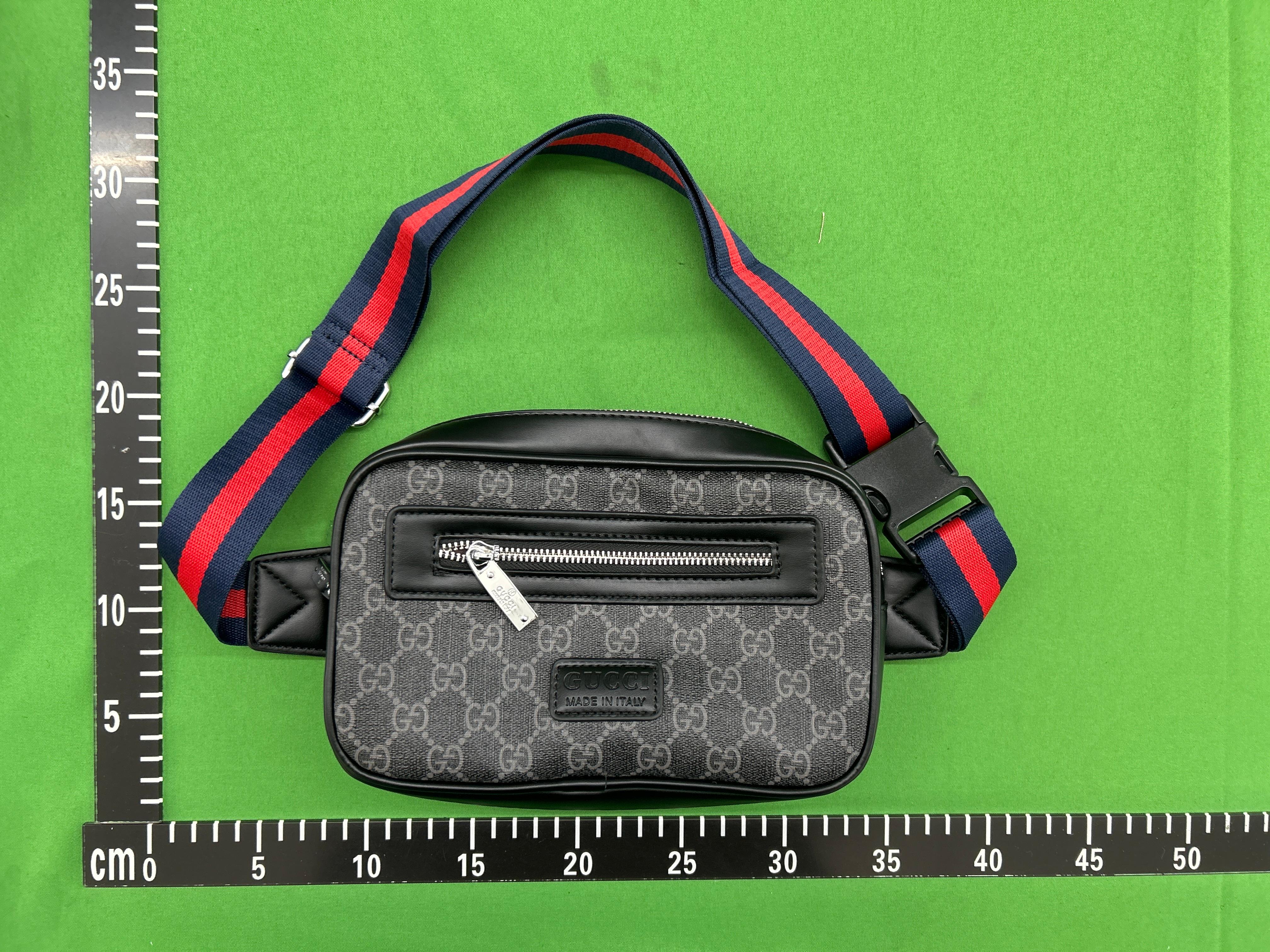 Foto QC 6 de Gucci GG Supreme Belt Bag Small Black GG Supreme Canvas