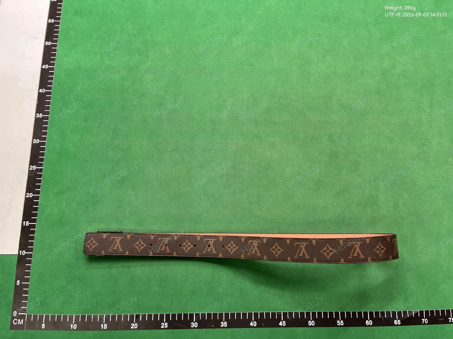 Foto QC 3 de Louis Vuitton LV Initiales Belt White Graphic Leather