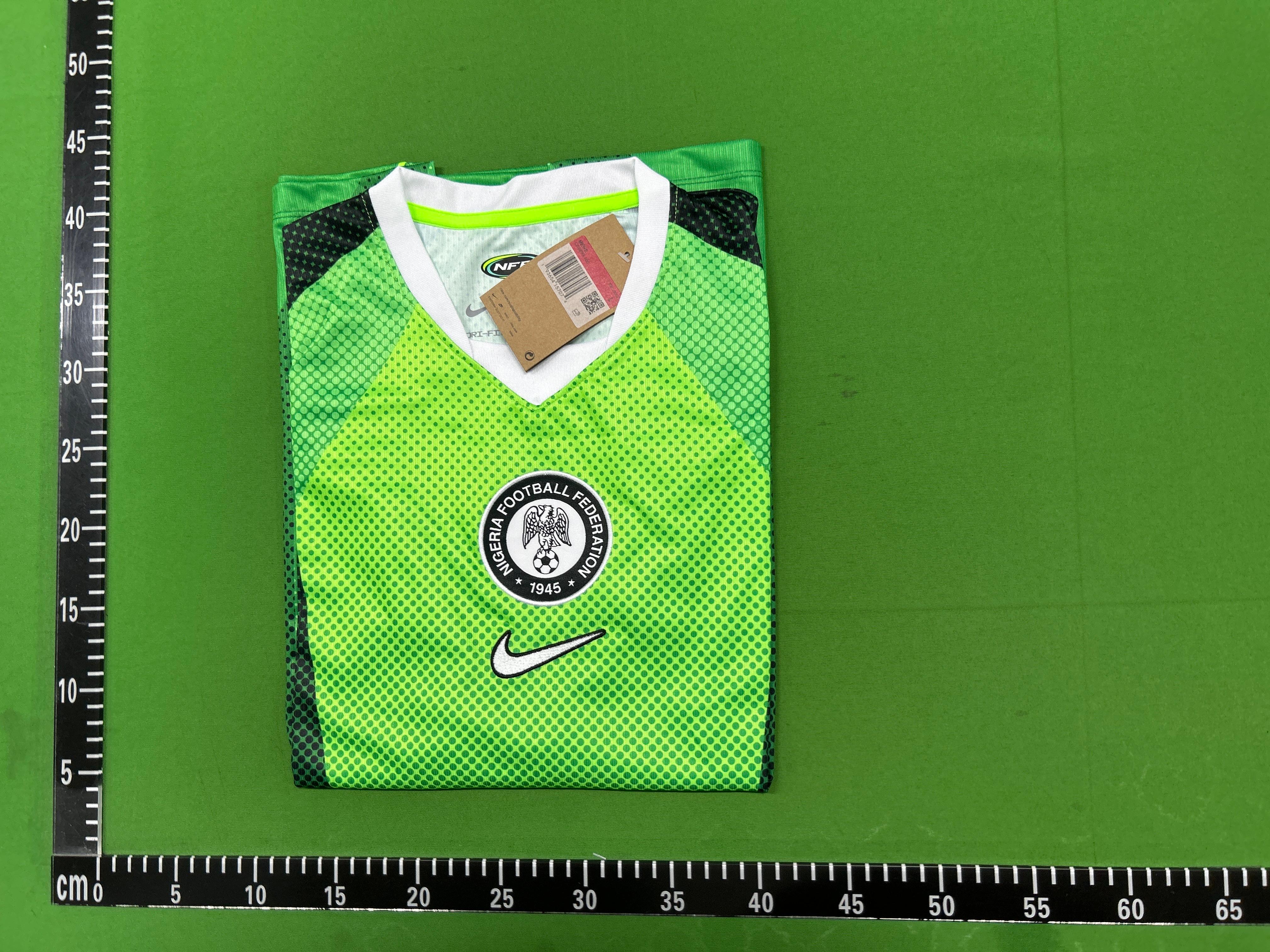 Foto QC 7 de Fourteen x Cameroon 2025/26 Away Monument Jersey White