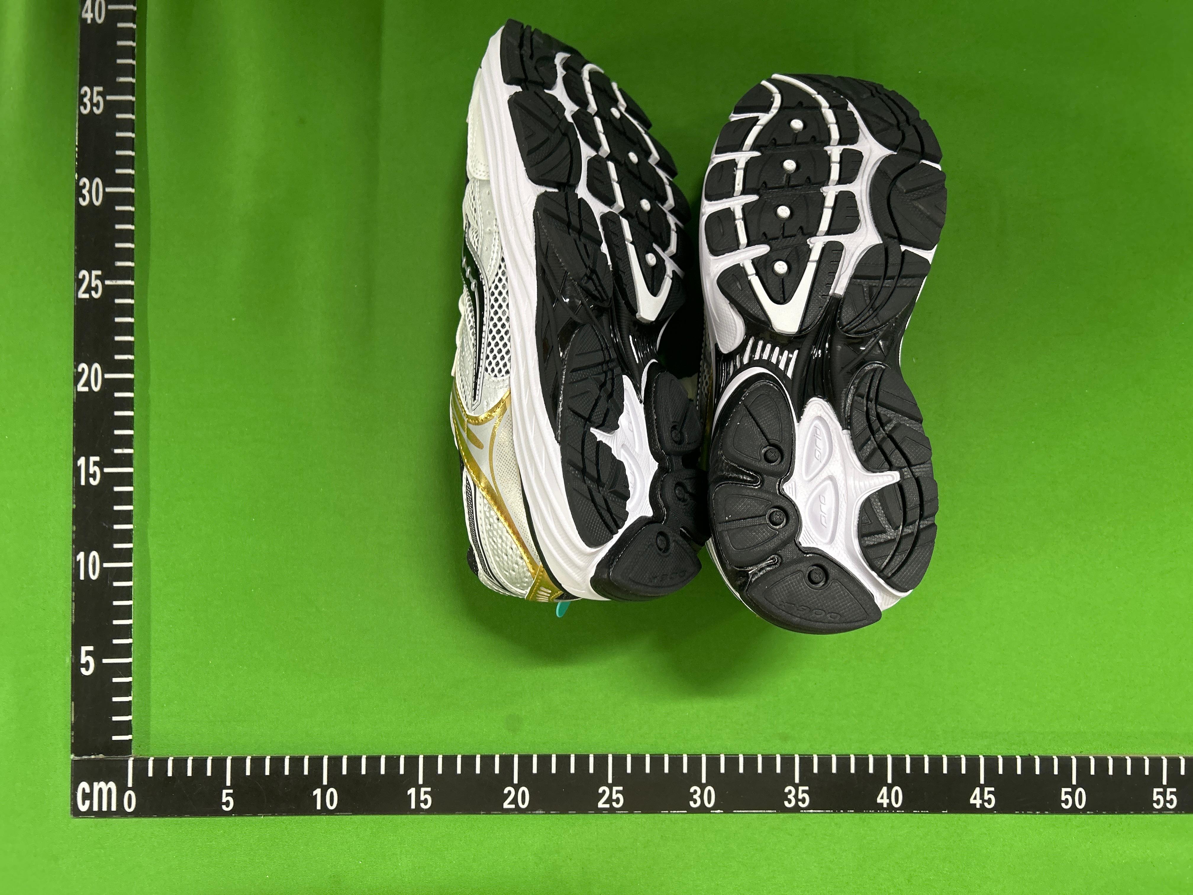 Foto QC 6 de Saucony ProGrid Omni 9 Retro Black Silver S70740-14