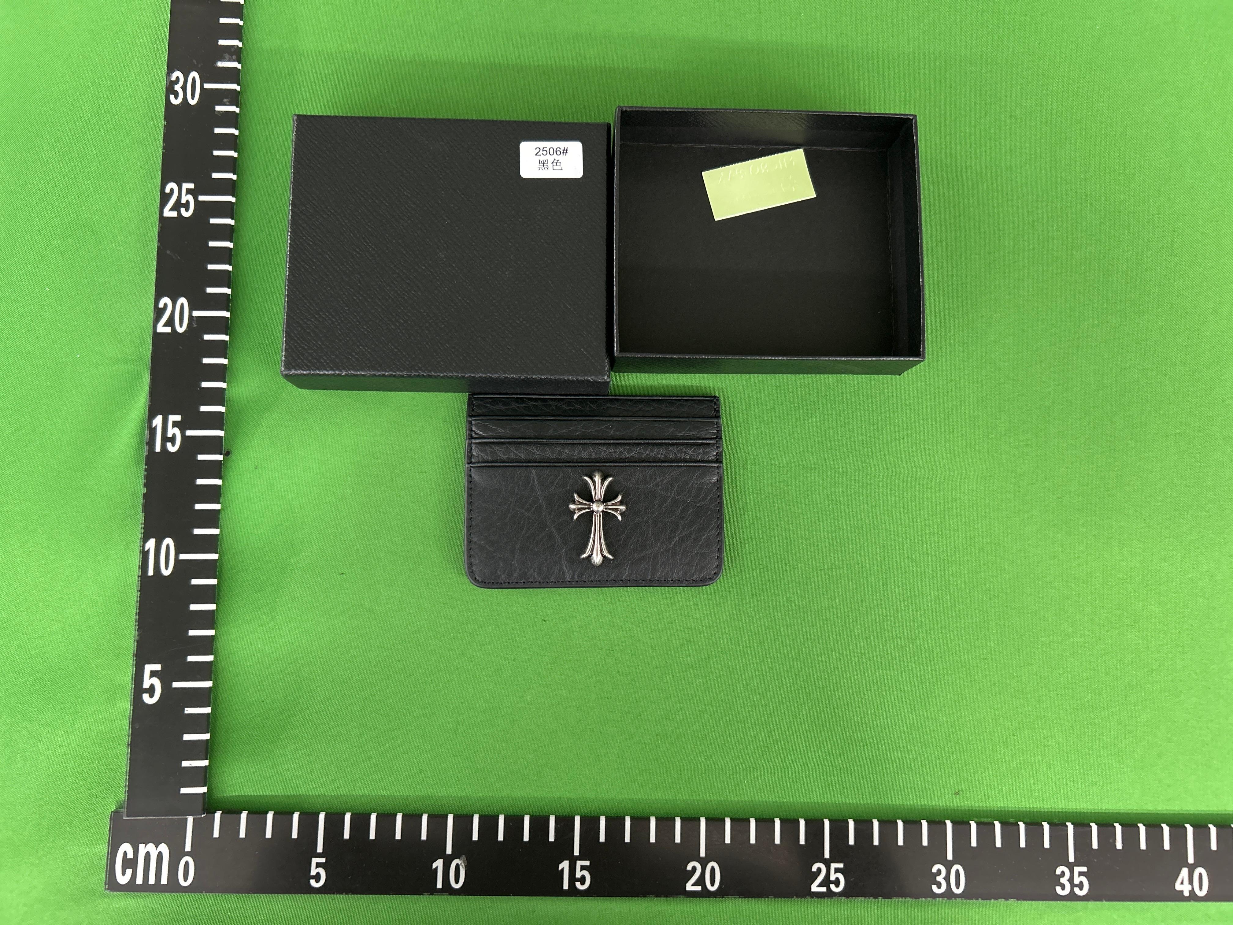 Foto QC 8 de Chrome Hearts Cross Patch Zip Card Holder Leather Black