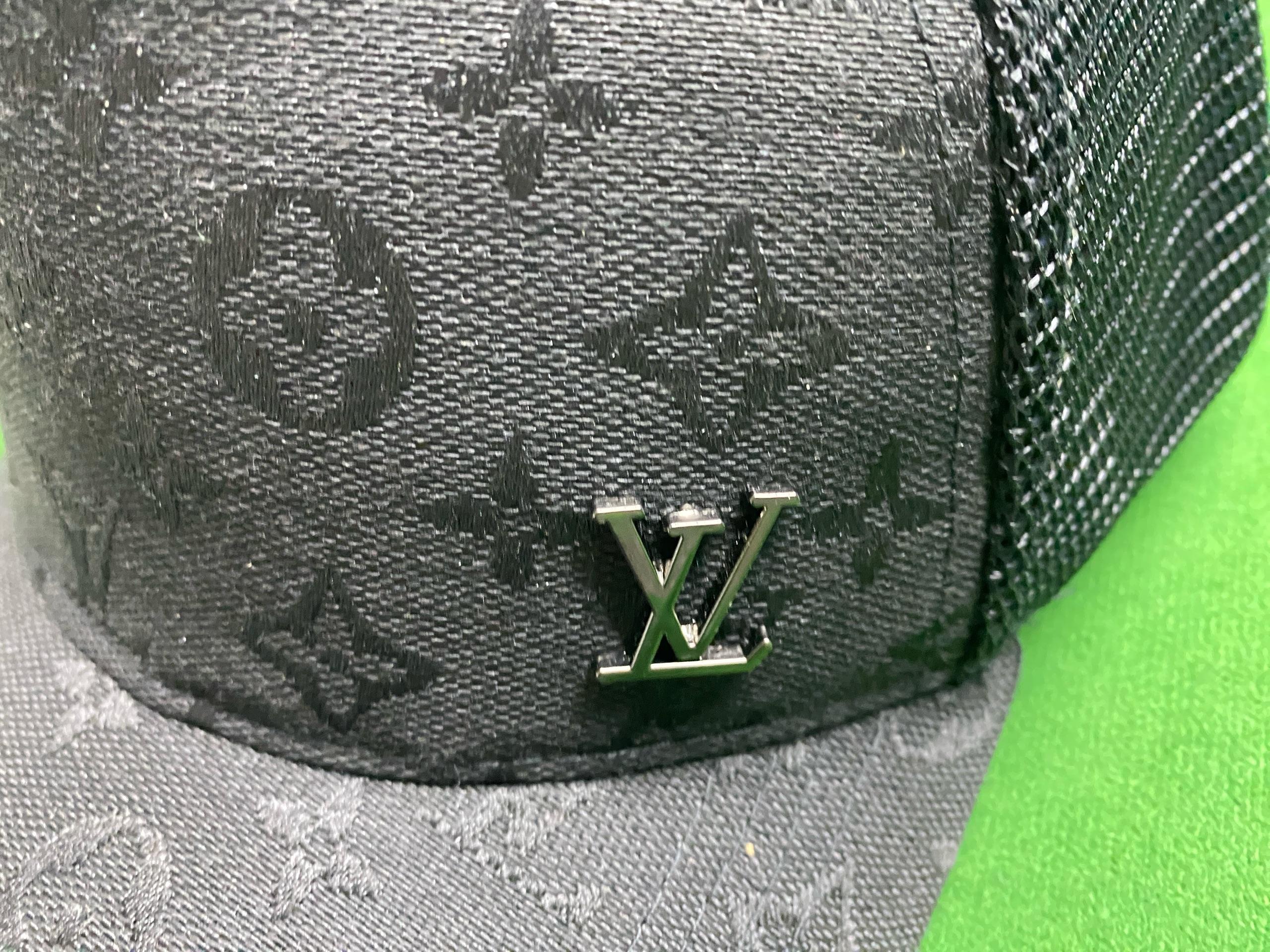 Foto QC 7 de Louis Vuitton Monogram Cap Black
